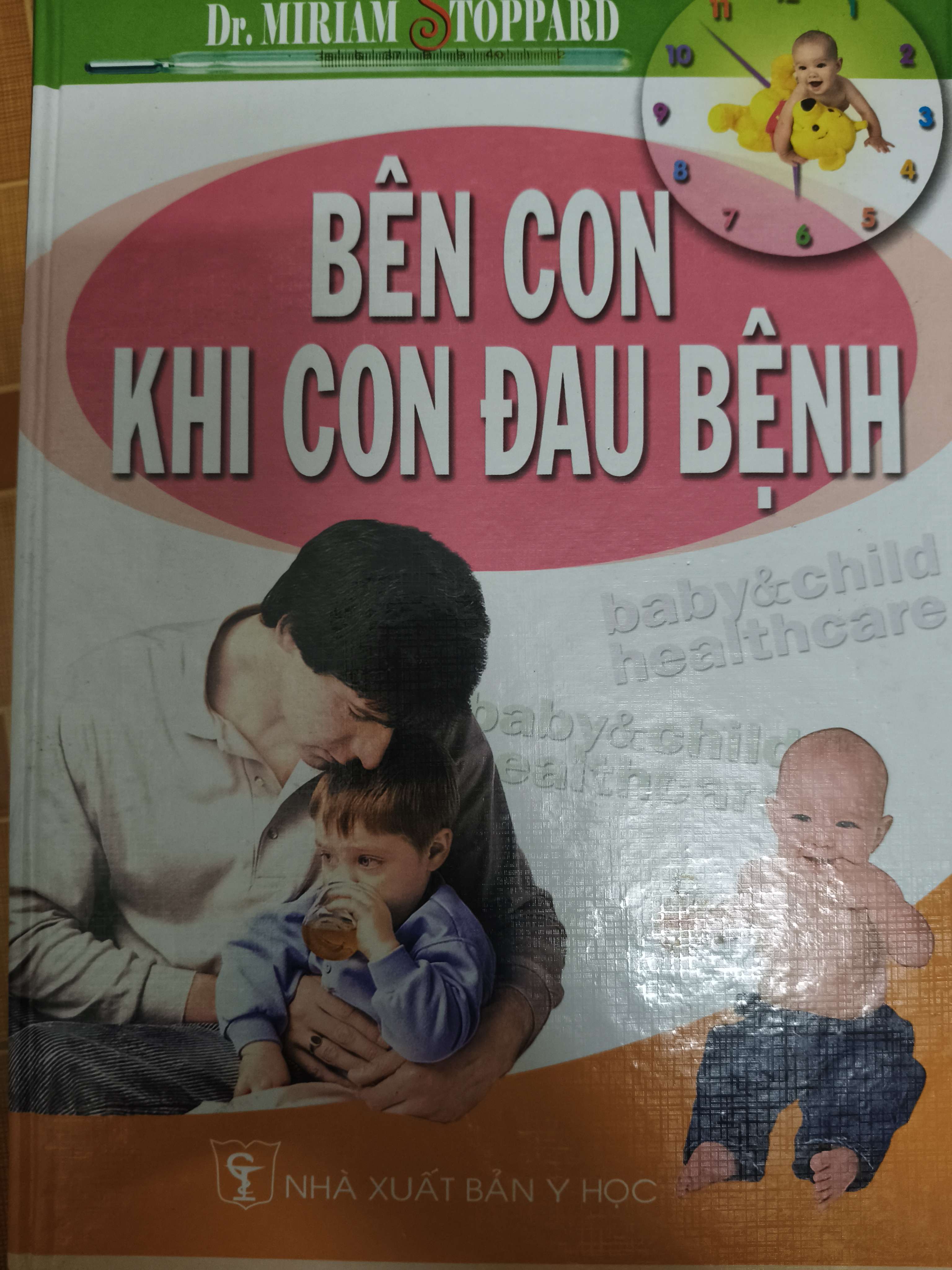 Bên con khi đau bệnh - 2004 - 316 trang (Sách Y học - Sức khỏe - Thể thao) ANTQ1304