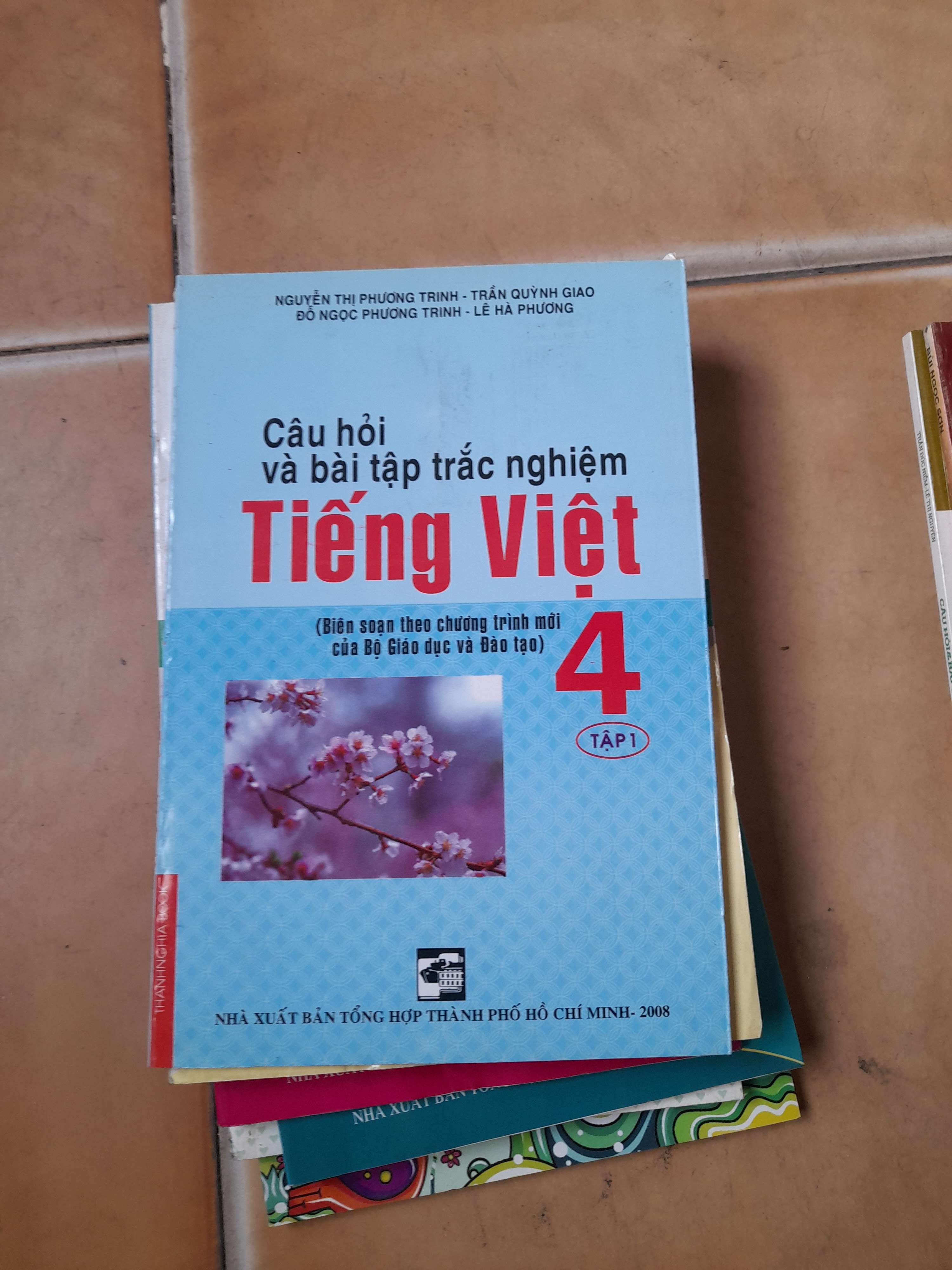Câu Hỏi Và Bài Tập Trắc Nghiệm Tiếng Việt 4 (Tập 1) - Nguyễn Thị Phương Trinh, Trần Quỳnh Giao, Đỗ Ngọc Phương Trinh, Lê Hà Phương 2008 (Tham khảo - luyện thi) VAVO1304-AK3ST1