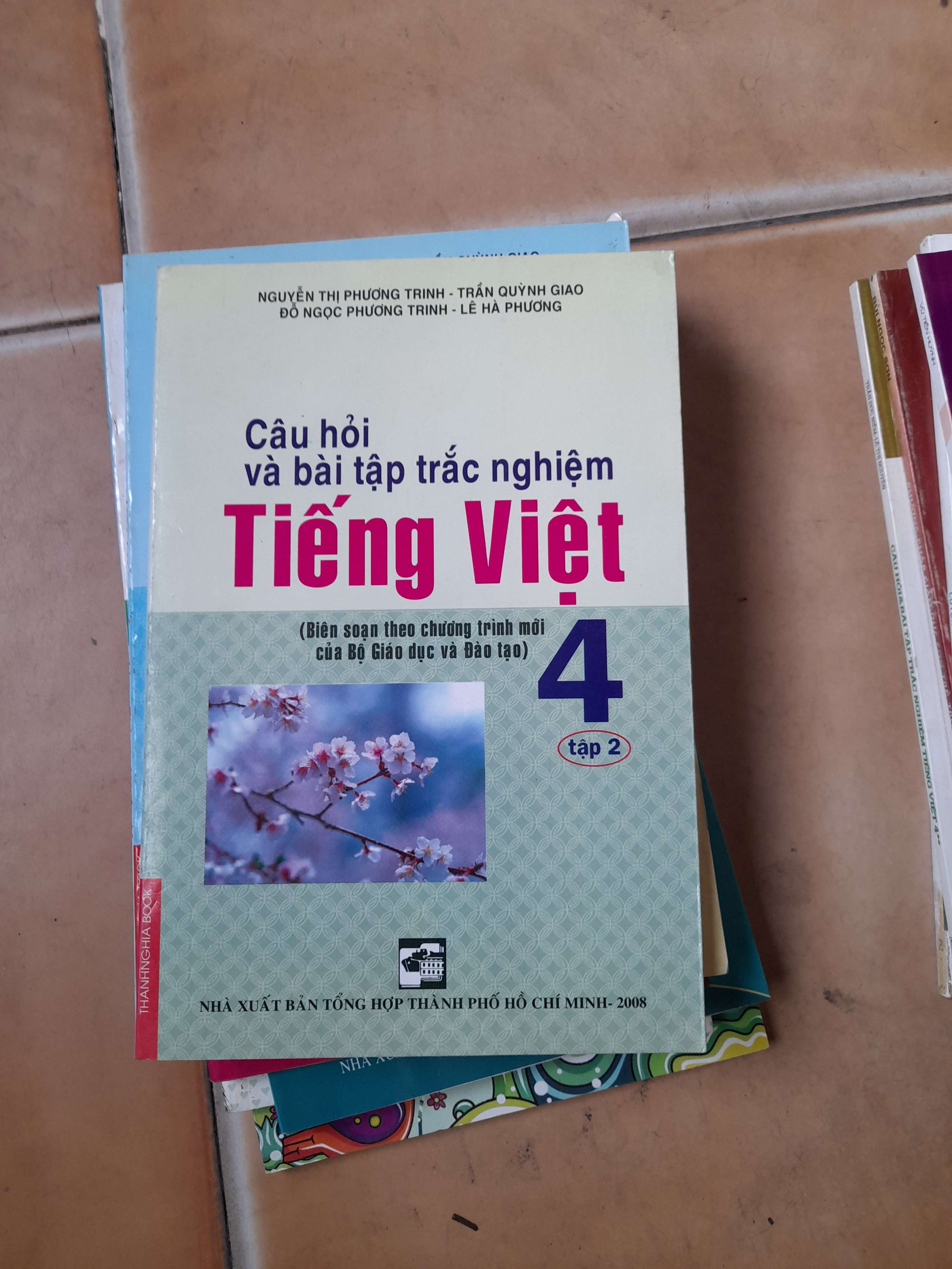 Câu Hỏi Và Bài Tập Trắc Nghiệm Tiếng Việt 4 (Tập 2) - Nguyễn Thị Phương Trinh, Trần Quỳnh Giao, Đỗ Ngọc Phương Trinh, Lê Hà Phương 2008 (Tham khảo - luyện thi) VAVO1304-AK3ST1