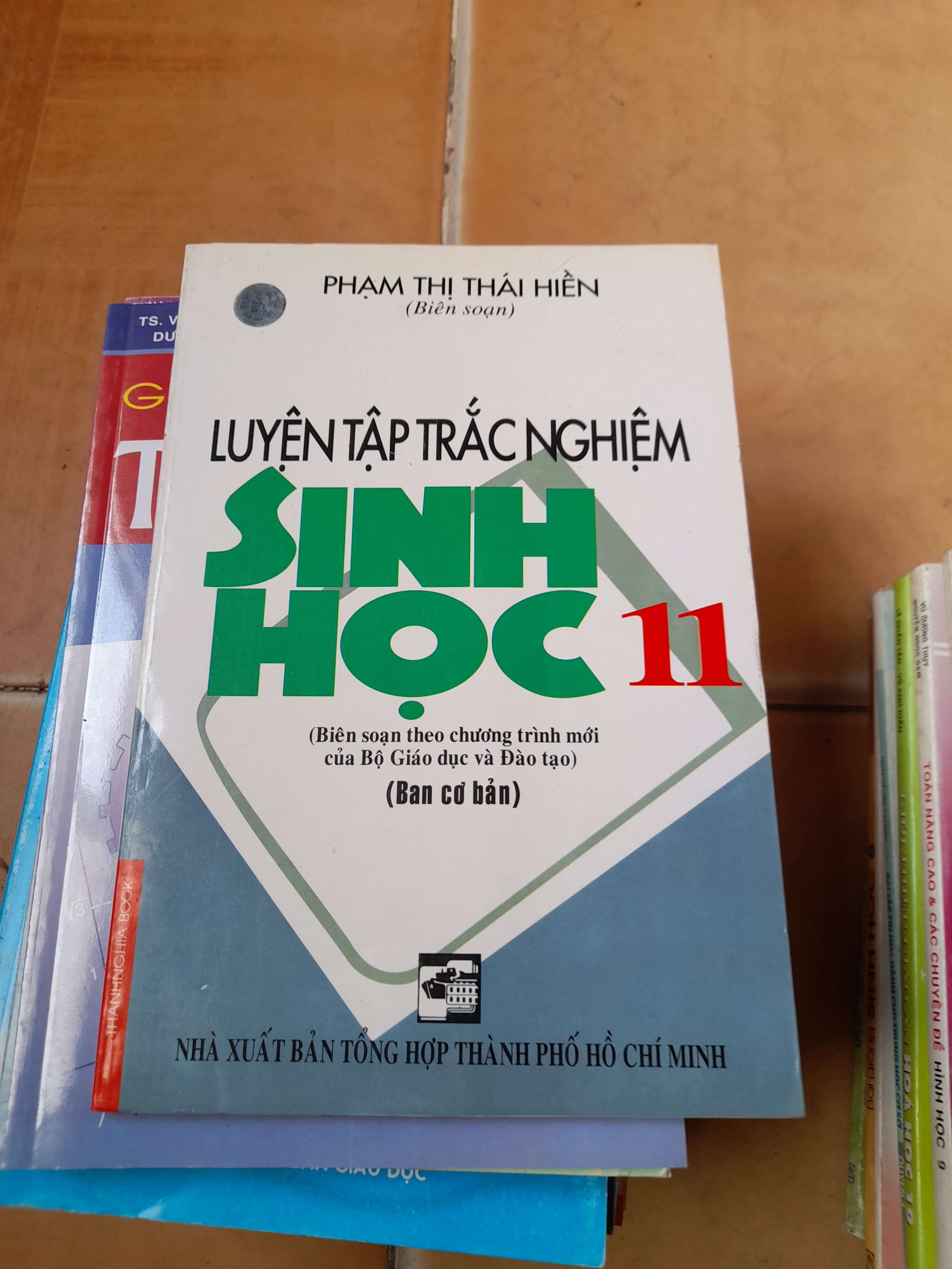 Luyện Tập Trắc Nghiệm Sinh Học 11 (Ban Cơ Bản) - Phạm Thị Thái Hiền 2008 (Tham khảo - luyện thi) VAVO1304-AK3T4