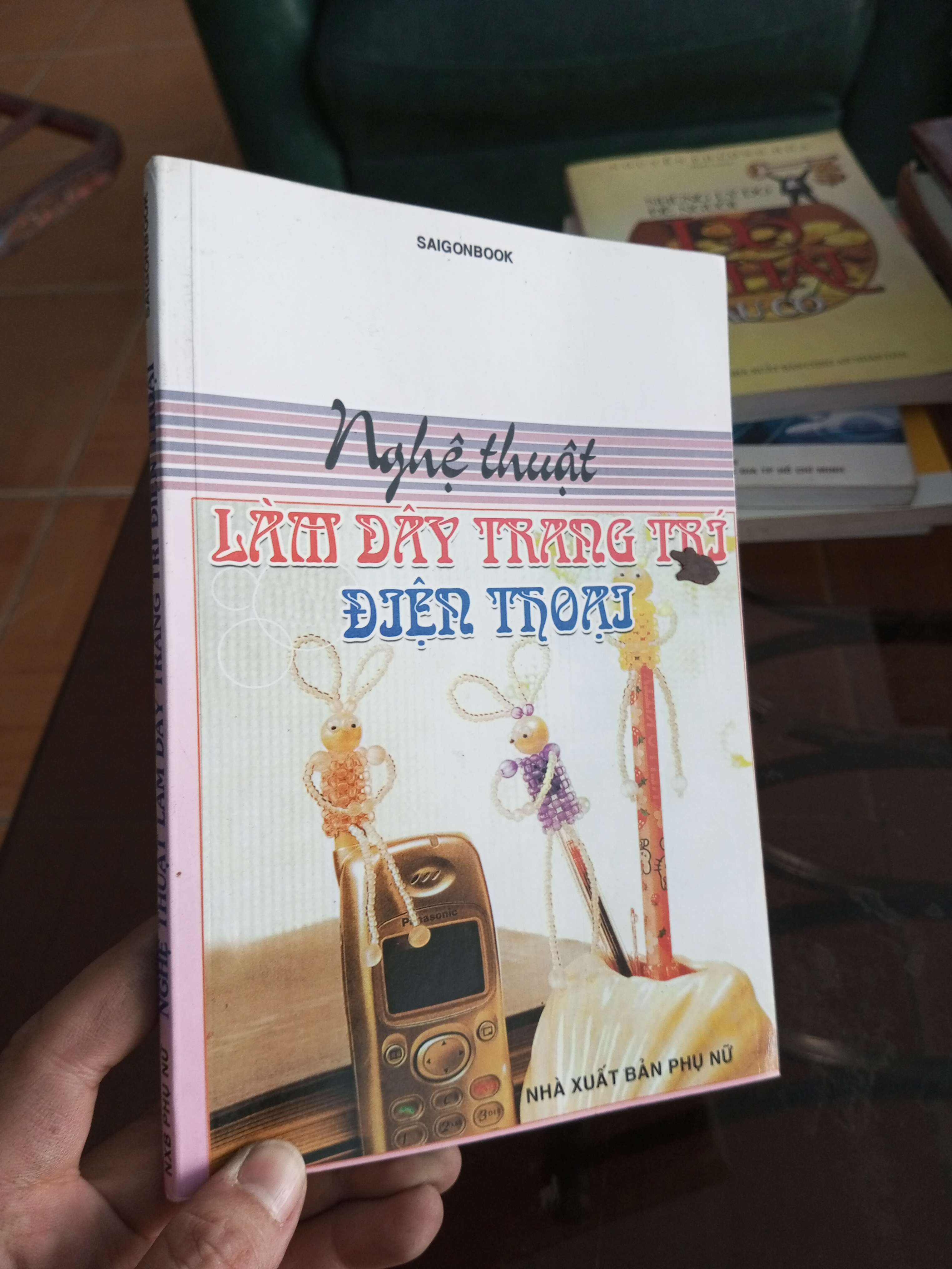 Nghệ thuật làm dây trang trí điện thoại 2004 (Sách giáo khoa - giáo trình) VAVO1304-A0