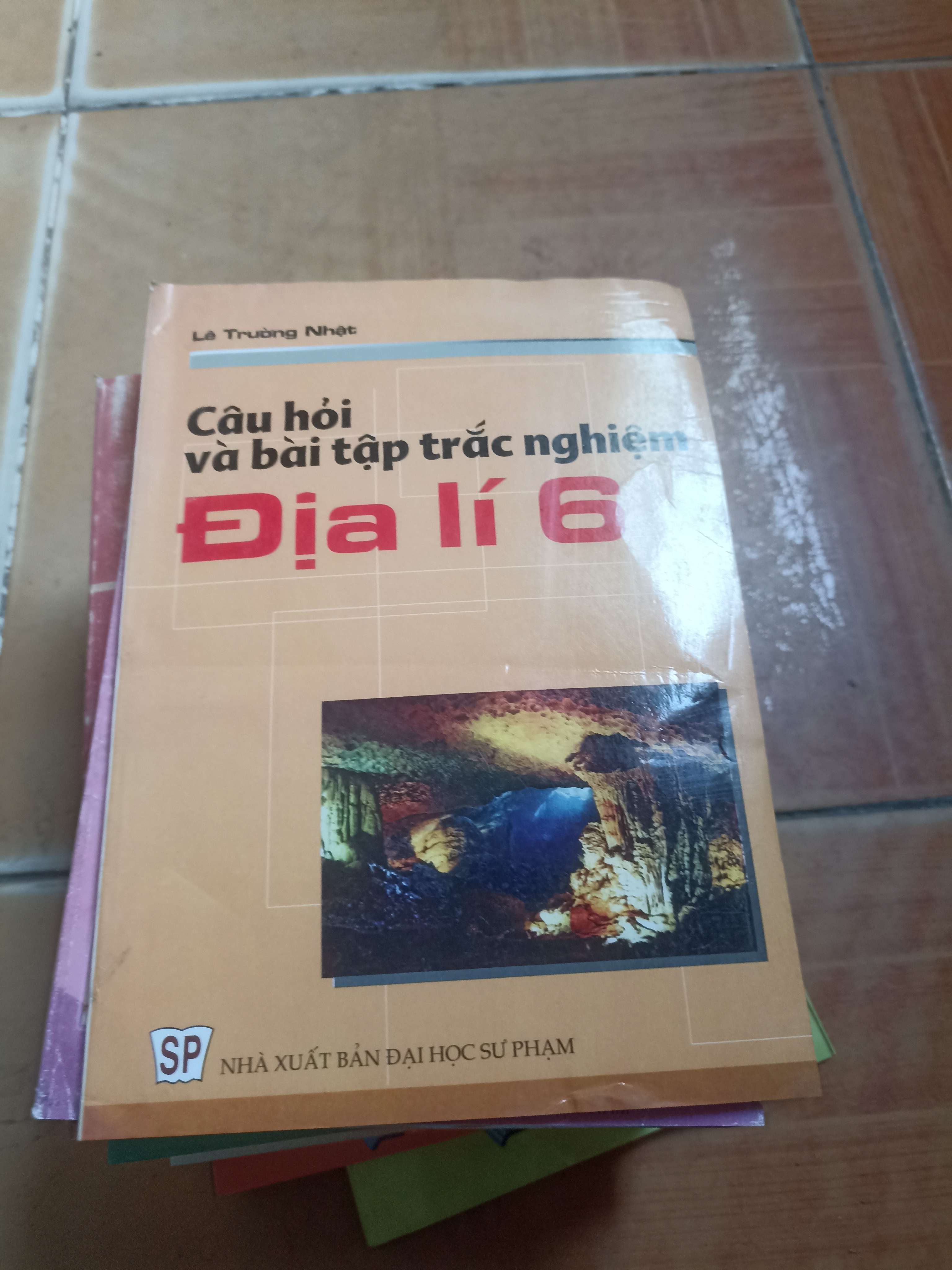 Câu hỏi và bài tập trắc nghiệm địa lí 6 - Trường Nhật 2004 (Tham khảo - luyện thi) VAVO1304-AK4T1