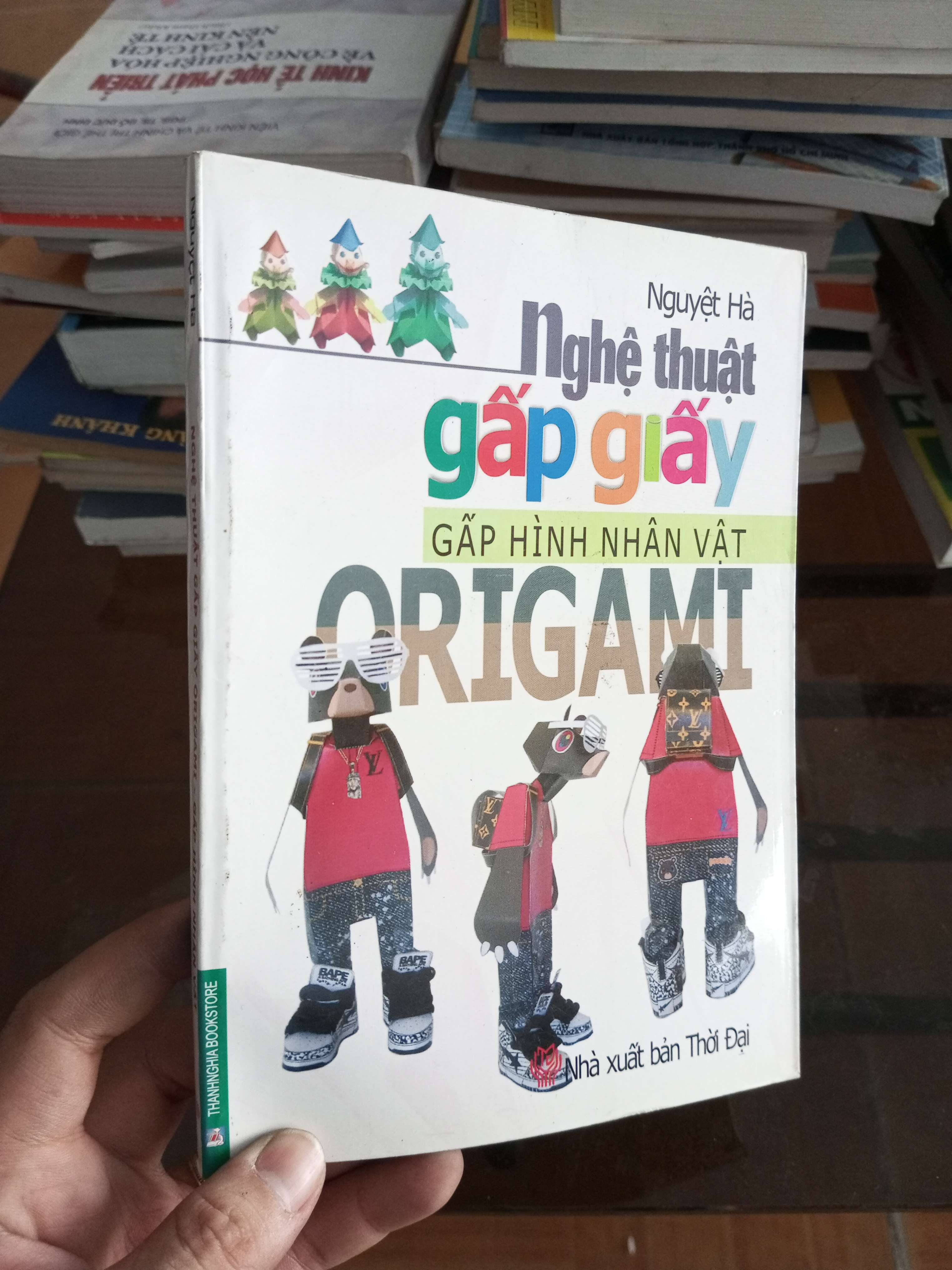 Nghệ thuật gấp giấy gấp hình nhân vật origami - Nguyệt Hà 2010 (Kiến thức - kỹ năng cho con) VAVO1304-A0