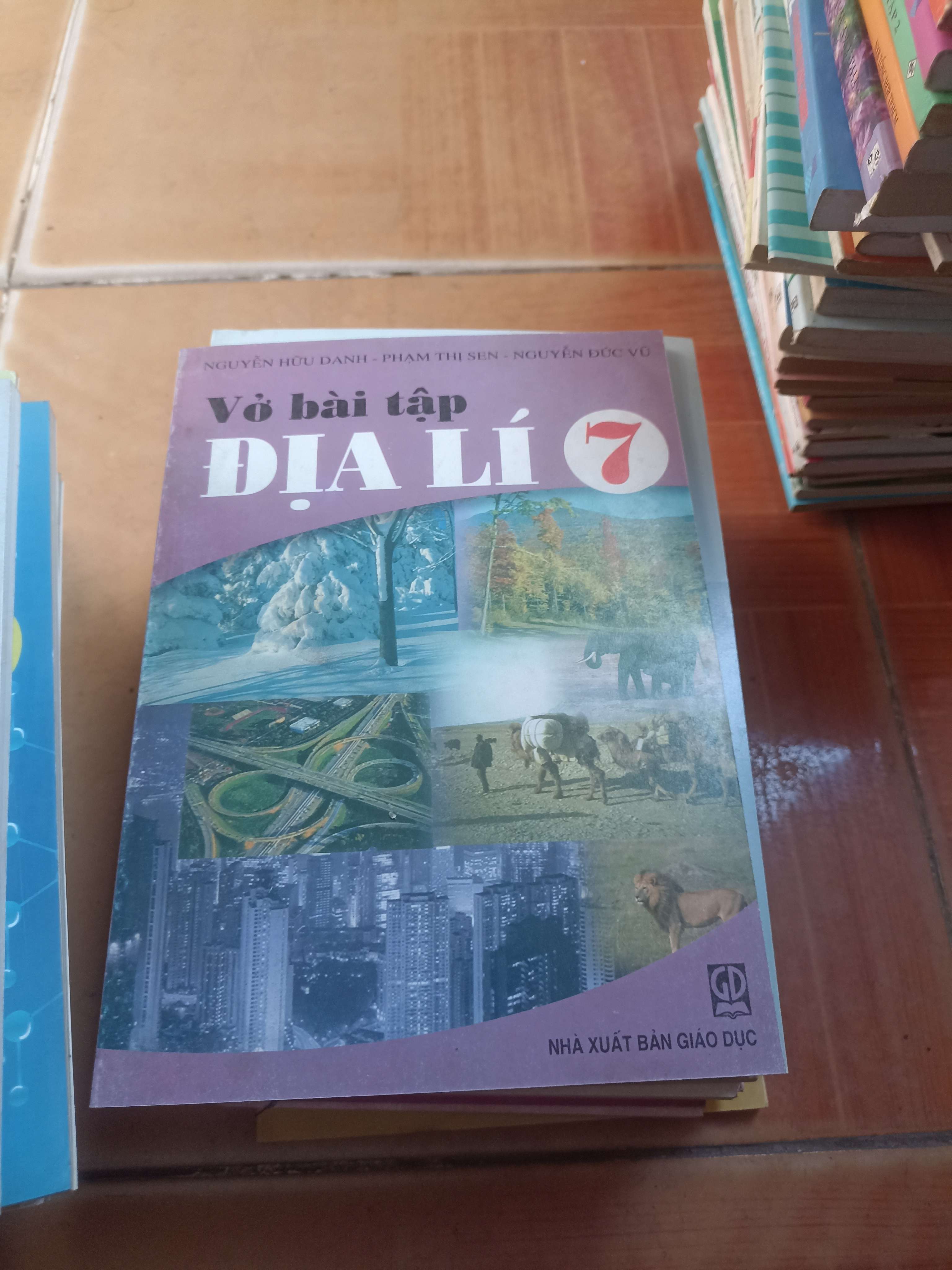 Vở bài tập địa lí 7 - Hữu Danh 2004 (Giáo khoa) VAVO1304-AK3ST4