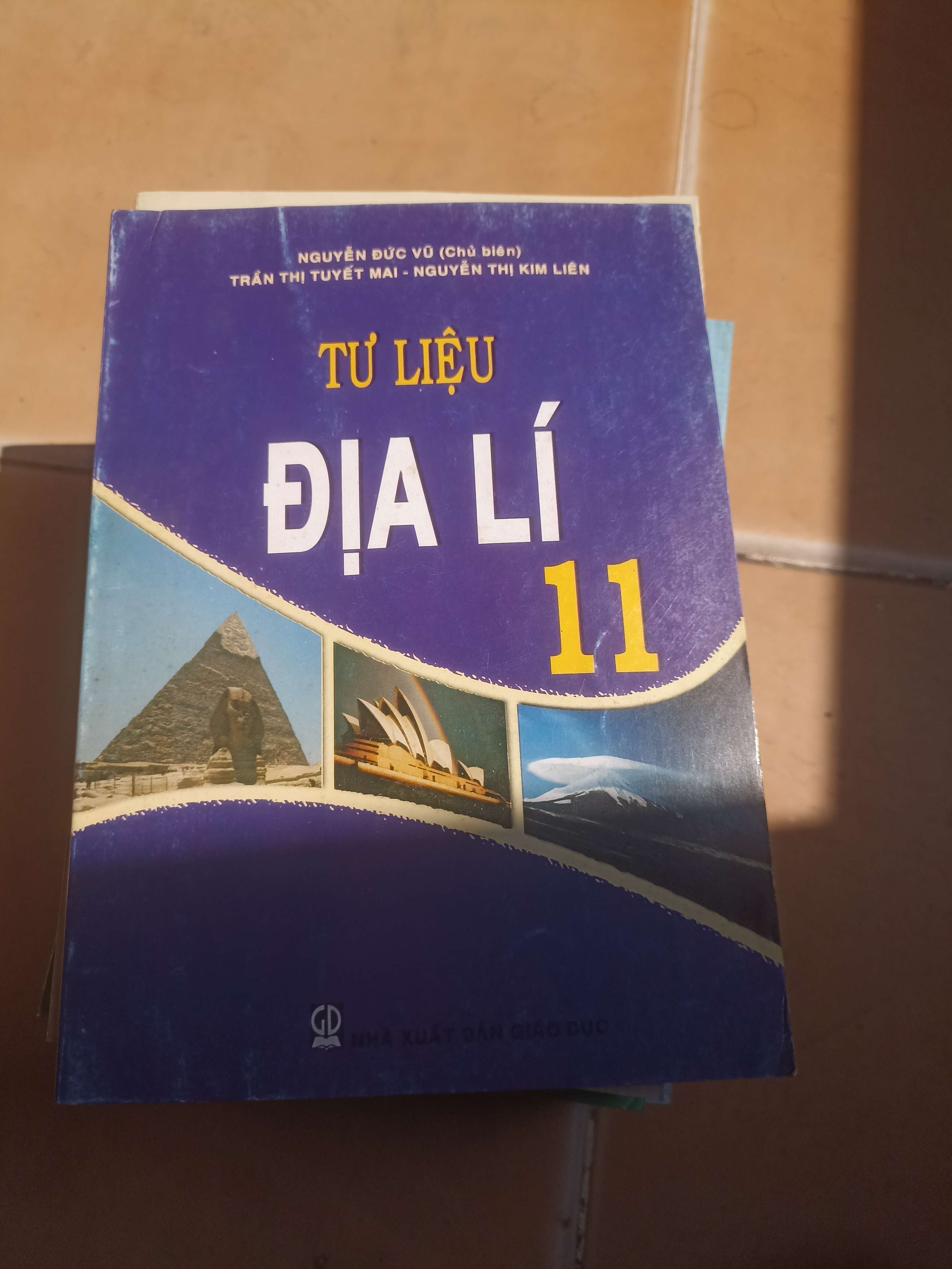 Tư Liệu Địa Lí 11 – Nguyễn Đức Vũ, Trần Thị Tuyết Mai, Nguyễn Thị Kim Liên 2007 (Tham khảo - luyện thi) VAVO1304-AK3ST2
