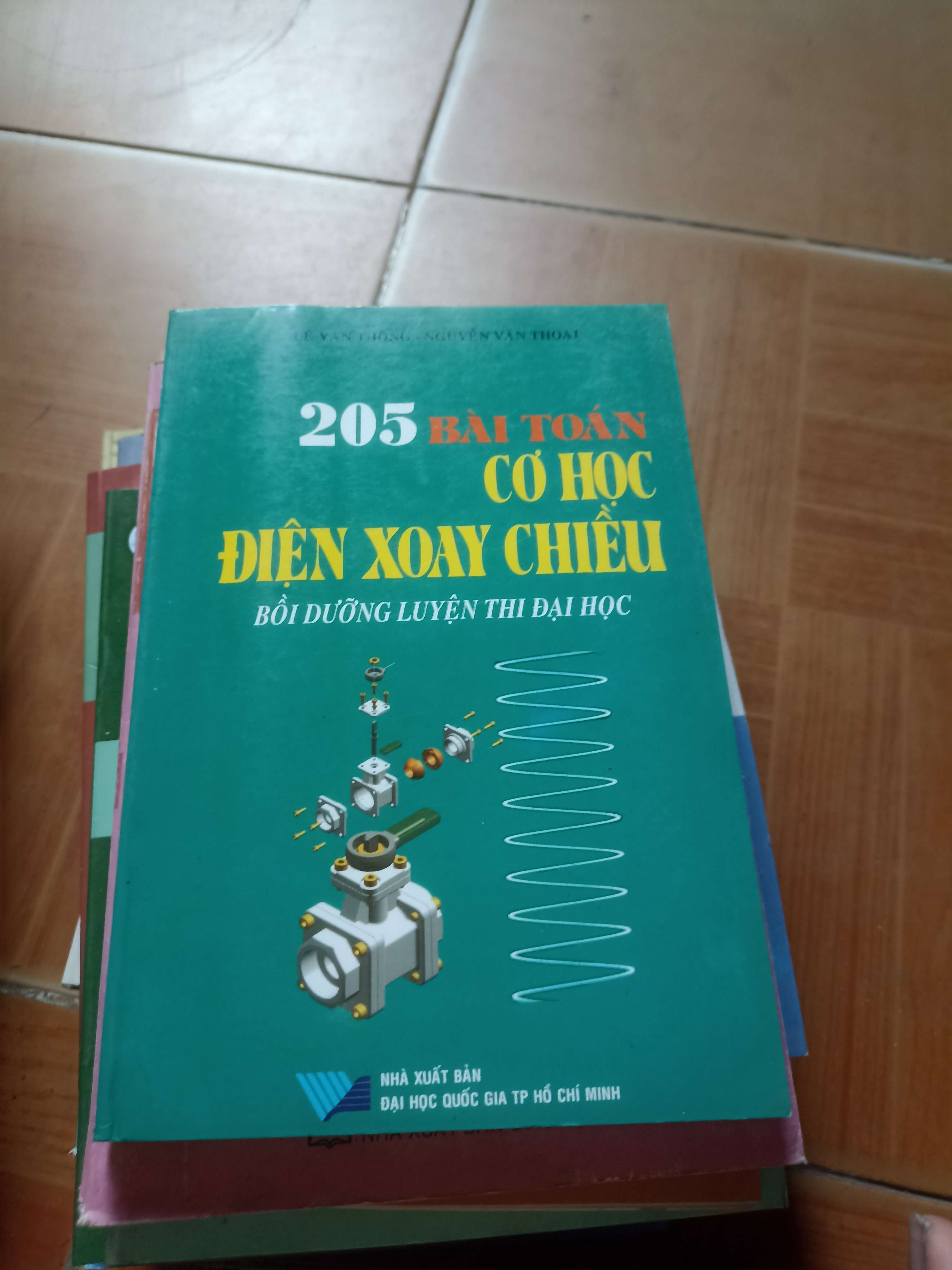 205 bài toán cơ học điện xoay chiều bồi dưỡng luyện thi đại học - Văn Thoại 2007 (Tham khảo - luyện thi) VAVO1304-AK3ST3