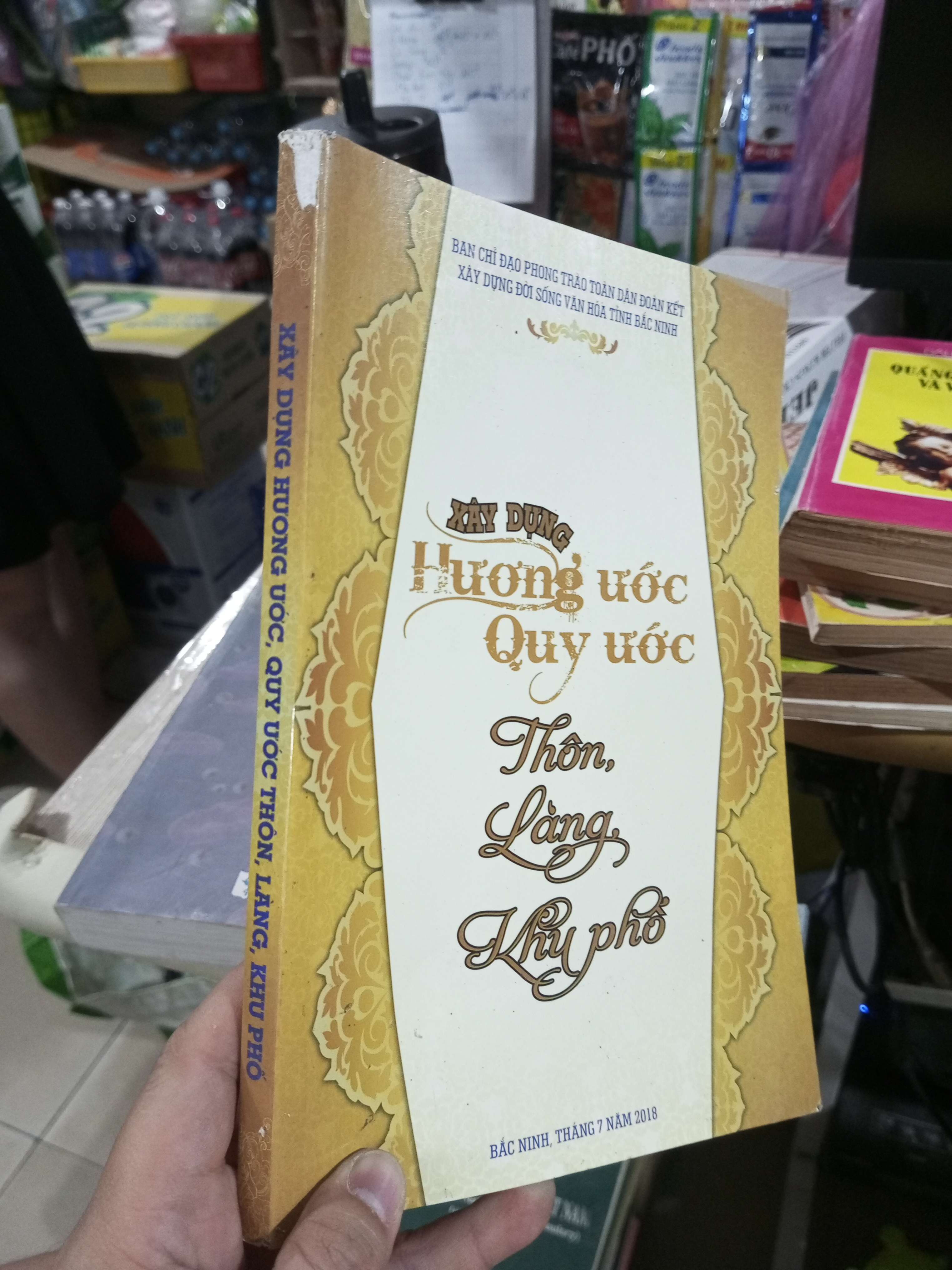 Xây Dựng Hương Ước Quy Ước Thôn, Làng, Khu Phố 2018 mới 70% rách gáy (Sách văn học) HCM1304 (NSX)