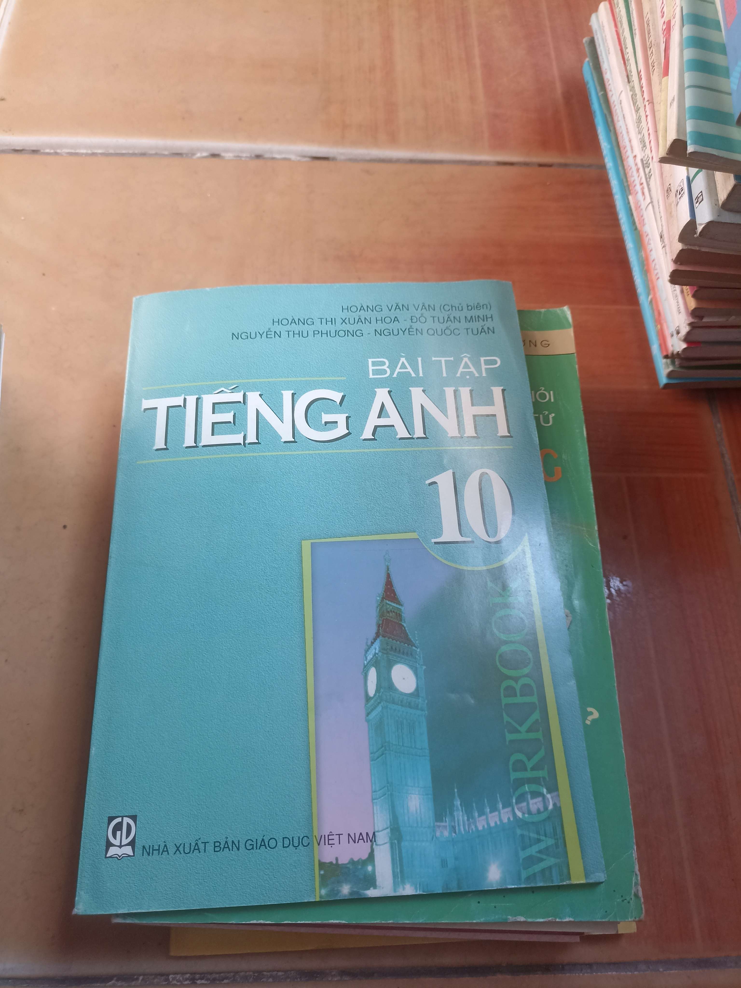 Bài tập tiếng anh 10 - Vân Vân 2014 (Giáo khoa) VAVO1304-AK3ST4
