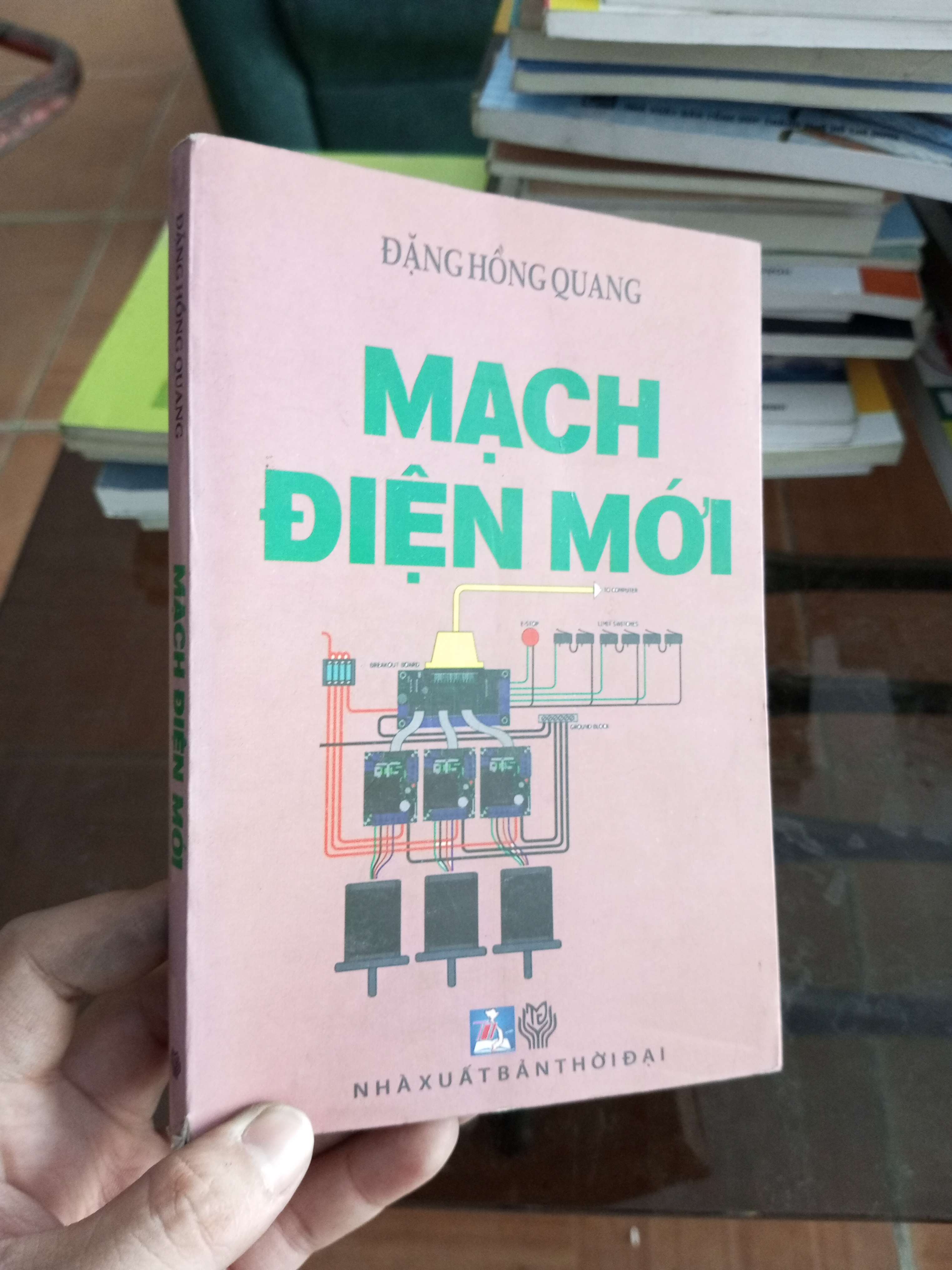 Mạch điện mới - Hồng Quang 2010 (Sách giáo khoa - giáo trình) VAVO1304-A0