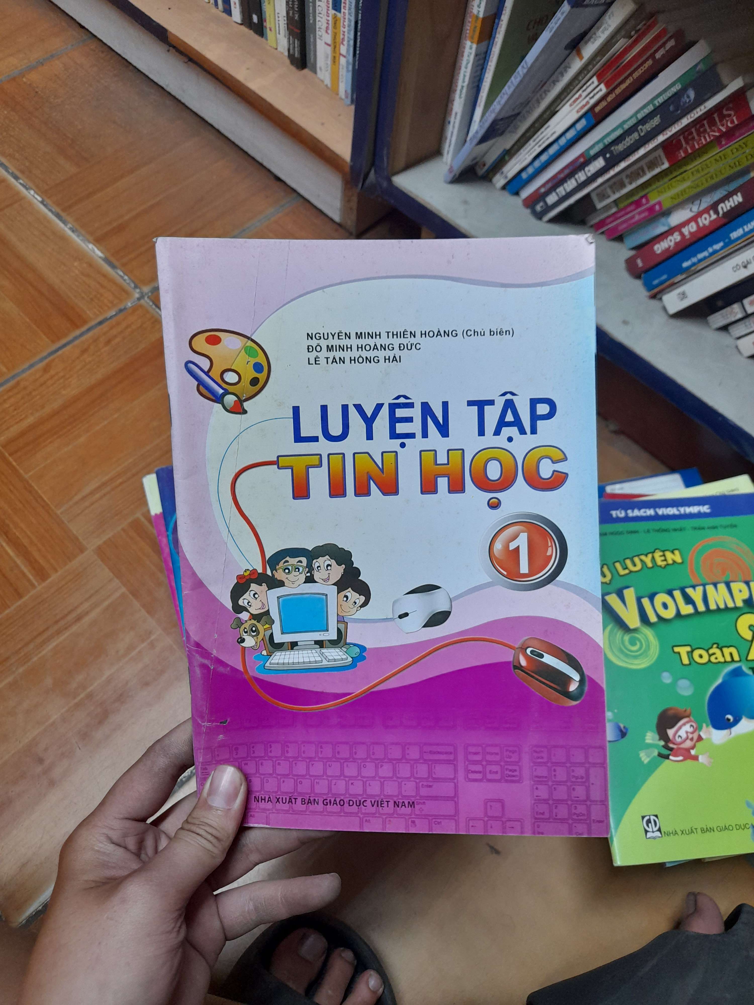 Luyện Tập Tin Học 1 - Nguyễn Minh Thiên Hoàng, Đỗ Minh Hoàng Đức, Lê Tấn Hồng Hải 2019 (Giáo khoa) VAVO1304-AK3ST1