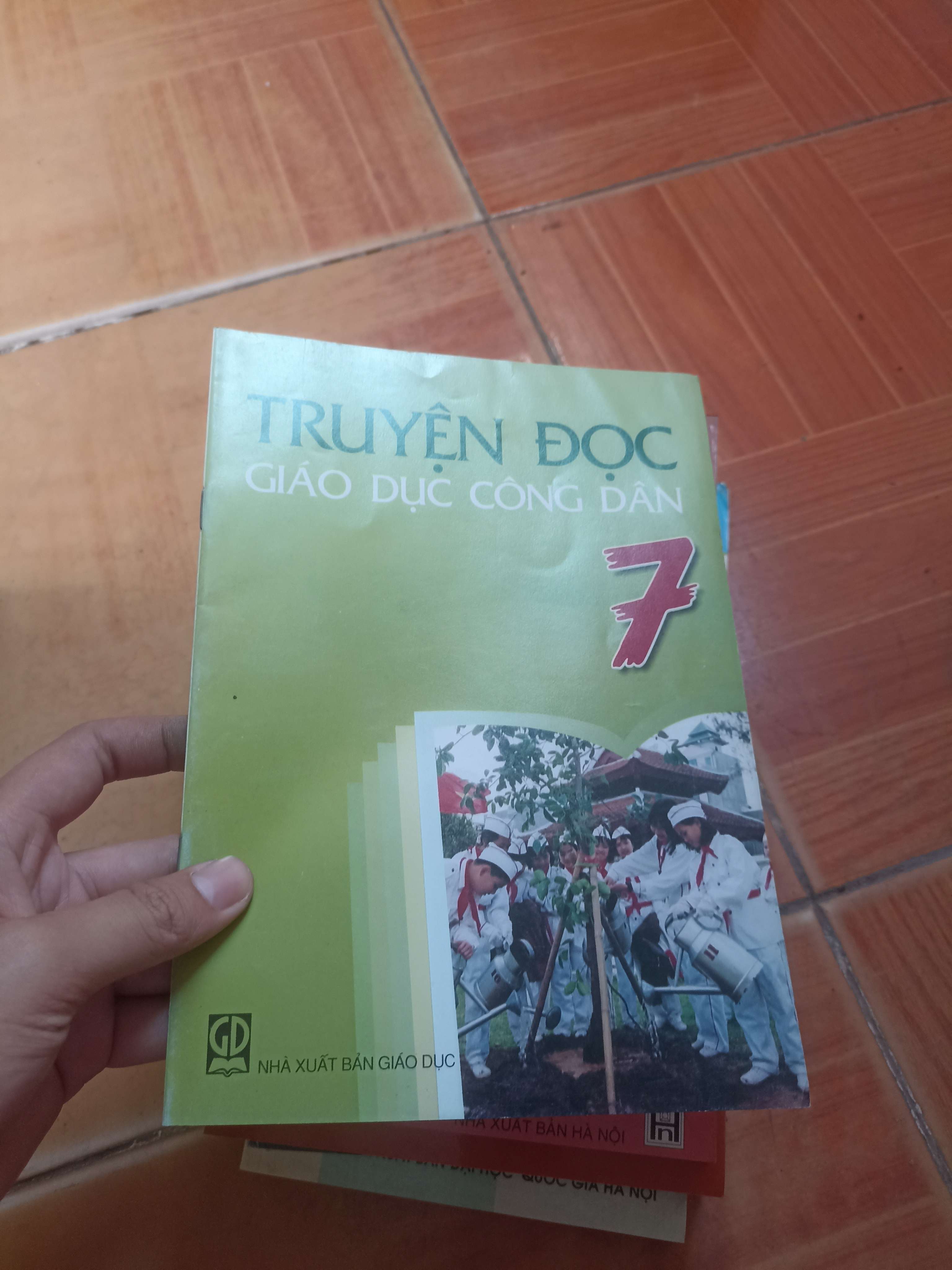 Truyện đọc giáo dục công dân 7 2003 (Giáo khoa) VAVO1304-AK3ST3
