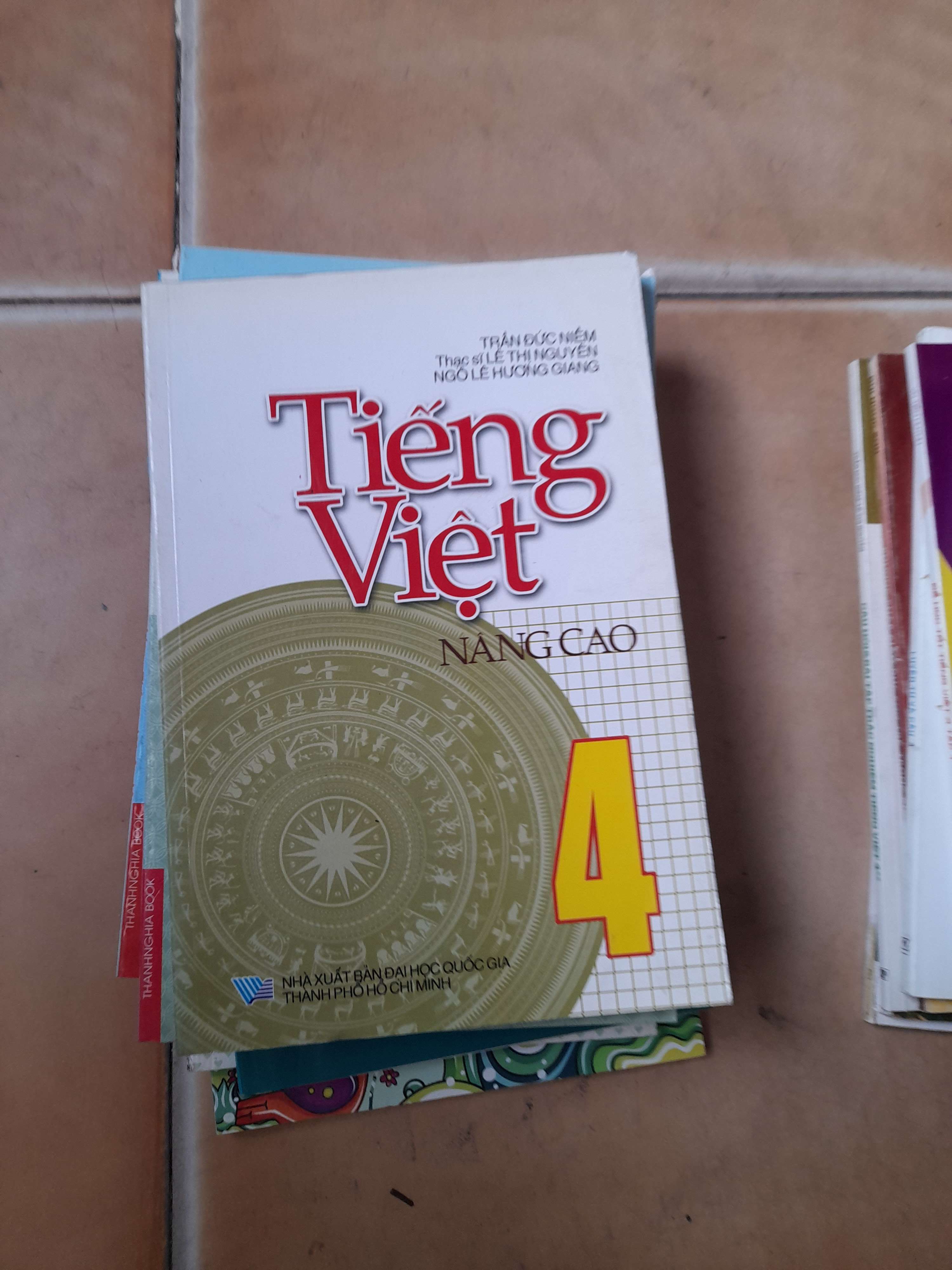 Tiếng Việt Nâng Cao 4 - Trần Đức Niềm, Lê Thị Nguyên, Ngô Lê Hương Giang 2008 (Tham khảo - luyện thi) VAVO1304-AK3ST1