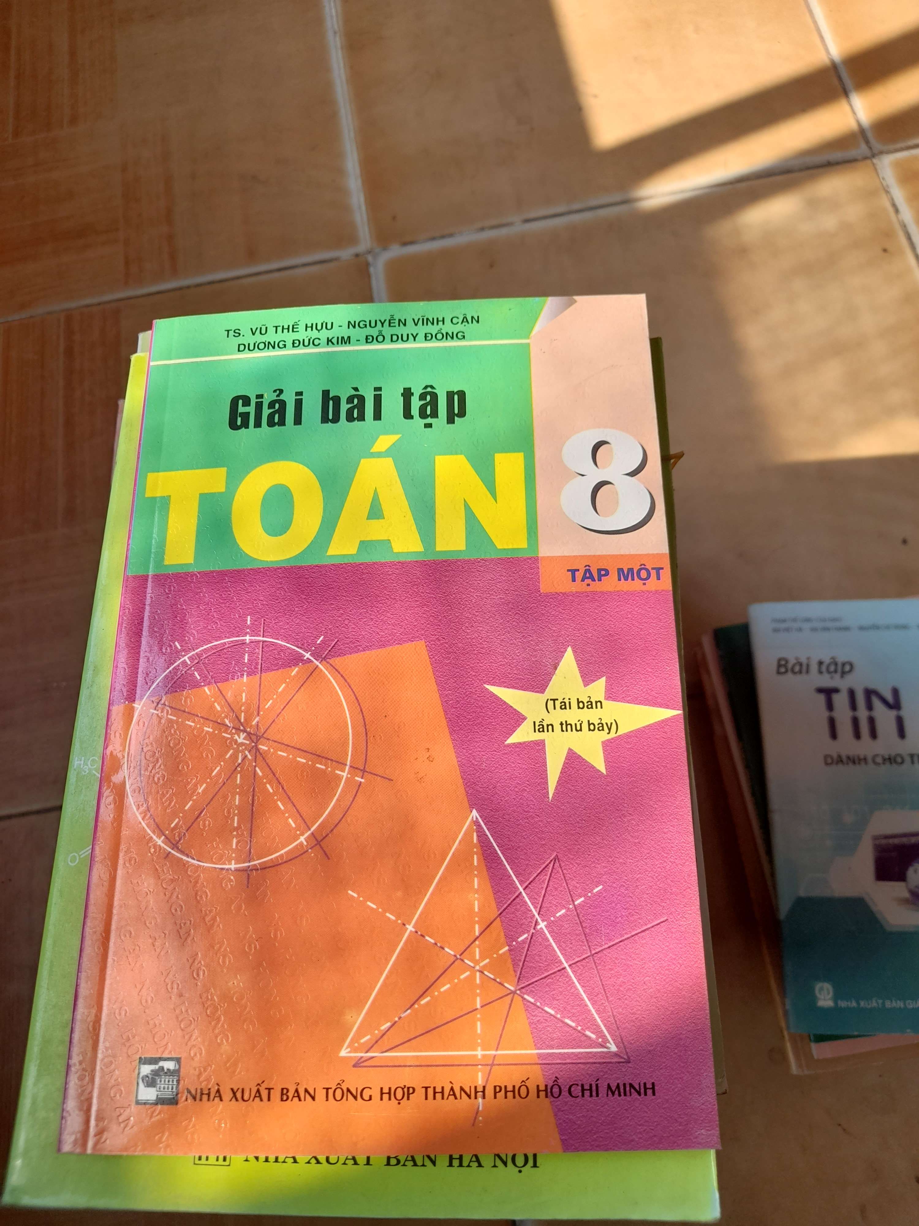 Giải Bài Tập Toán 8 (Tập 1) - Vũ Thế Hựu, Nguyễn Vĩnh Cận, Dương Đức Kim, Đỗ Duy Đồng 2015 (Tham khảo - luyện thi) VAVO1304-AK3T4