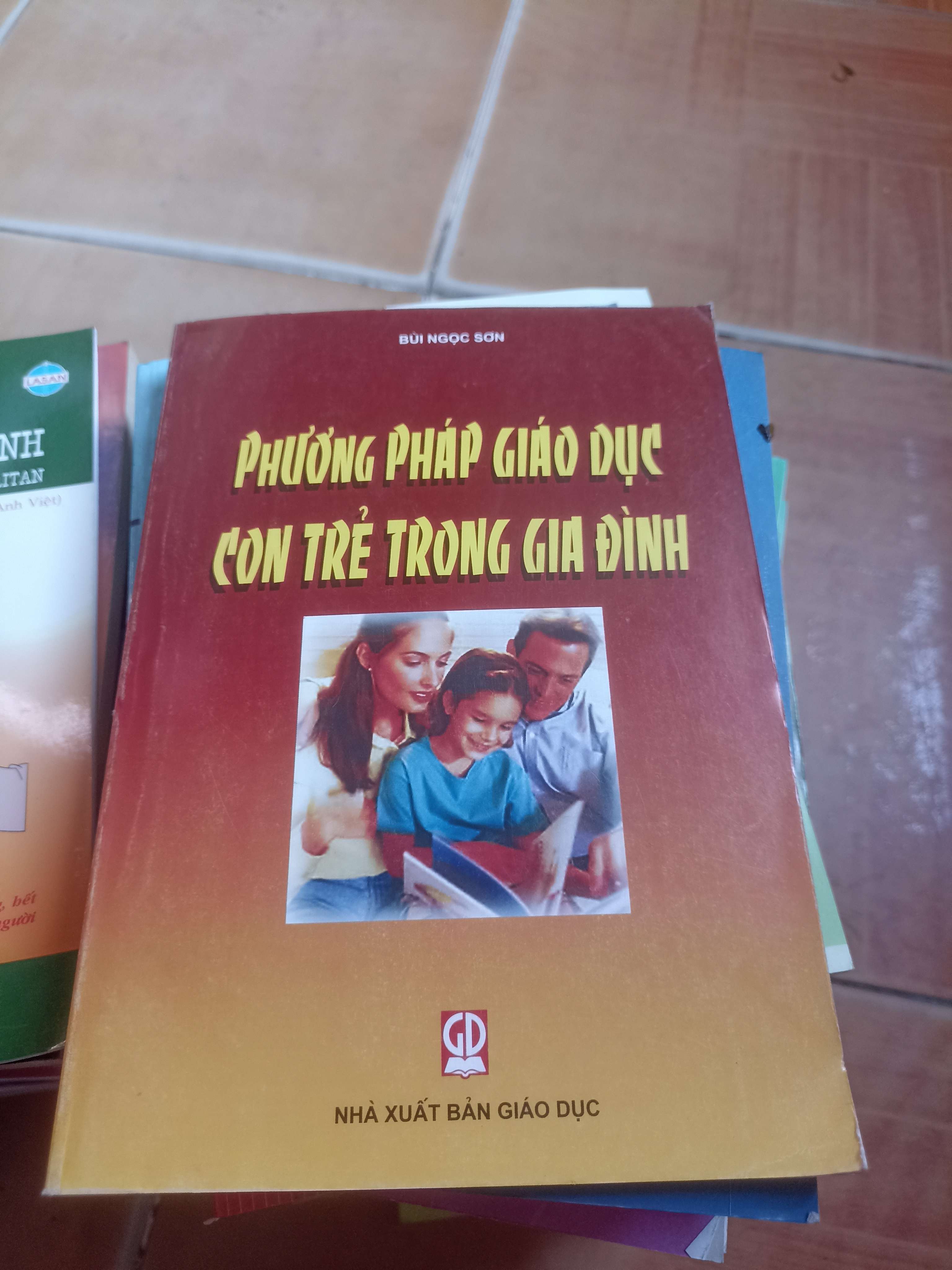 Phương pháp giáo dục con trẻ trong gia đình - Ngọc Sơn 2008 (Sách làm cha mẹ) VAVO1304-AK4T1