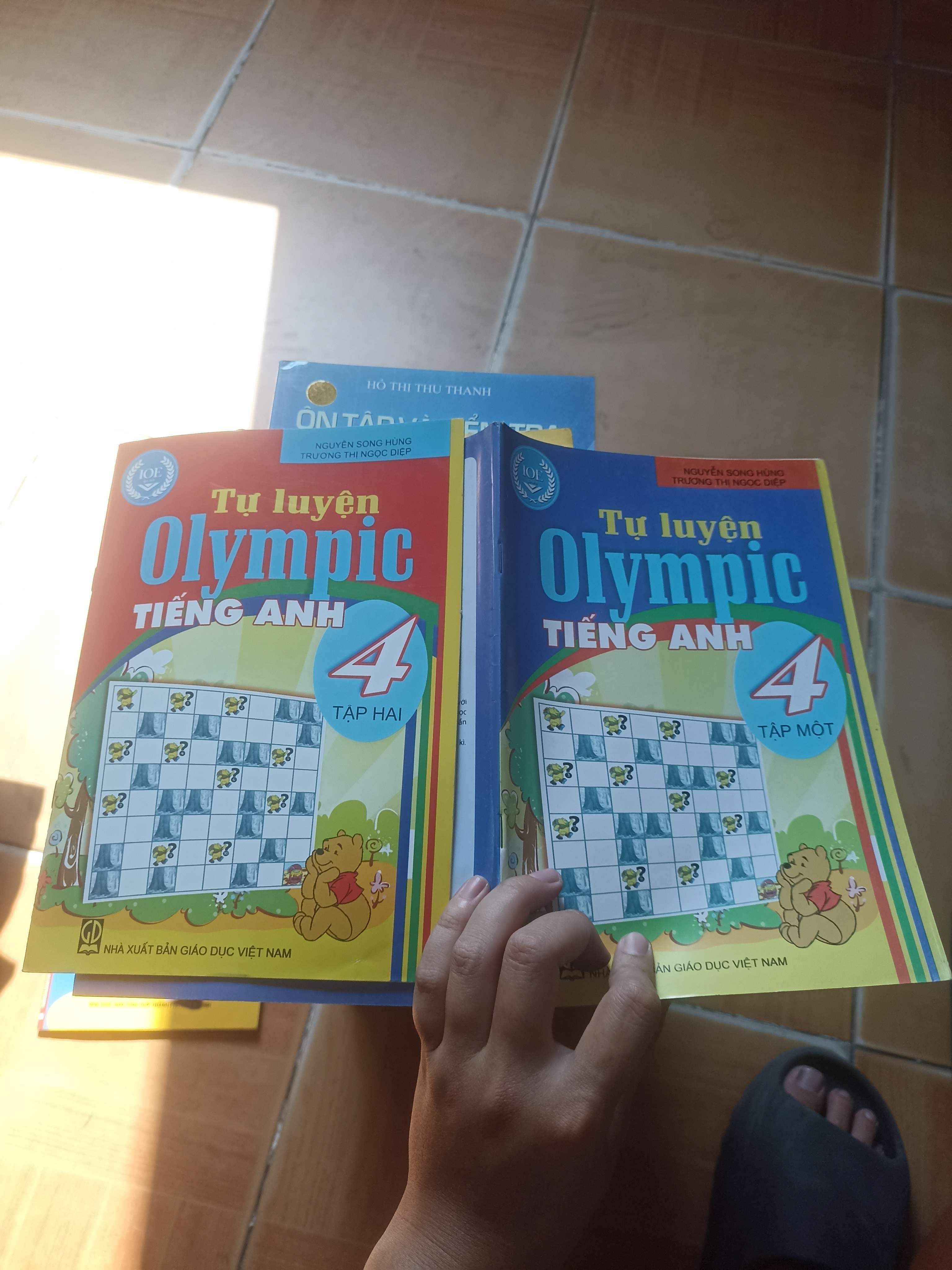 Tự Luyện Olympic Tiếng Anh 4 (Tập 1 + 2) – Nguyễn Song Hùng, Trương Thị Ngọc Diệp 2010 (Tham khảo - luyện thi) VAVO1304-AK3ST2