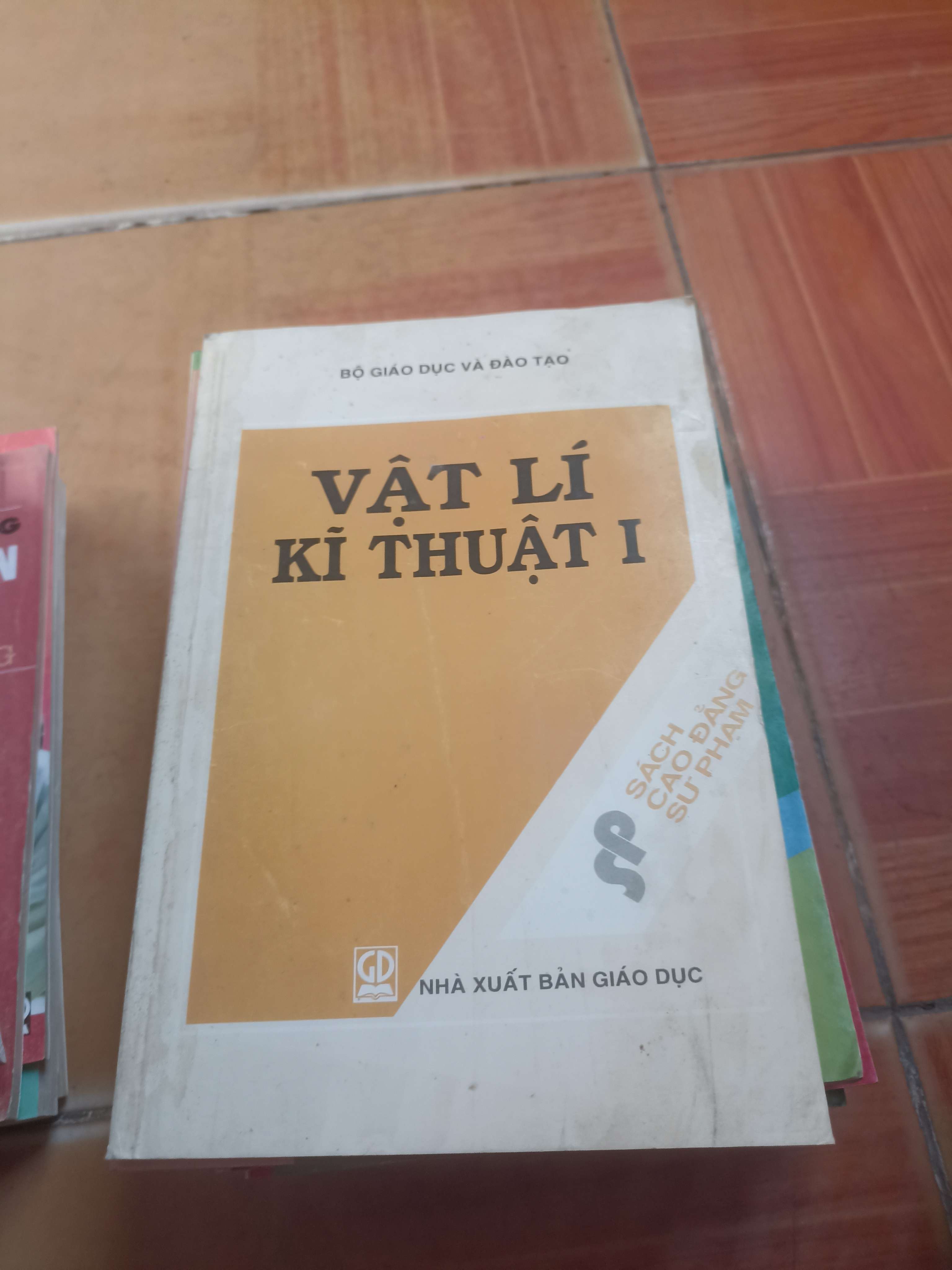 Vật lí kĩ thuật 1 2001 (Giáo khoa) VAVO1304-AK3ST4