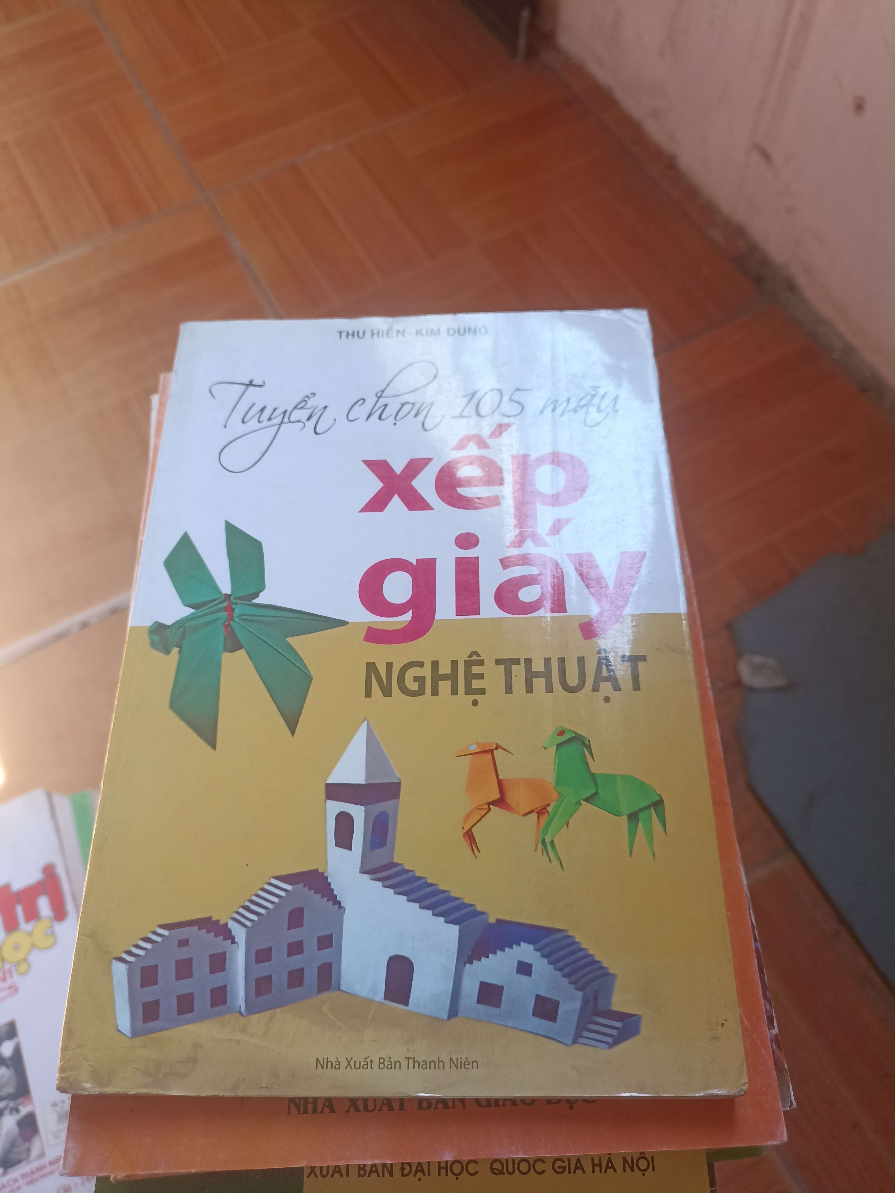 Tuyển chọn 105 mẫu xếp giấy nghệ thuật - Kim Dung 2010 (Sách kiến thức tổng hợp) VAVO1304-AK3ST3
