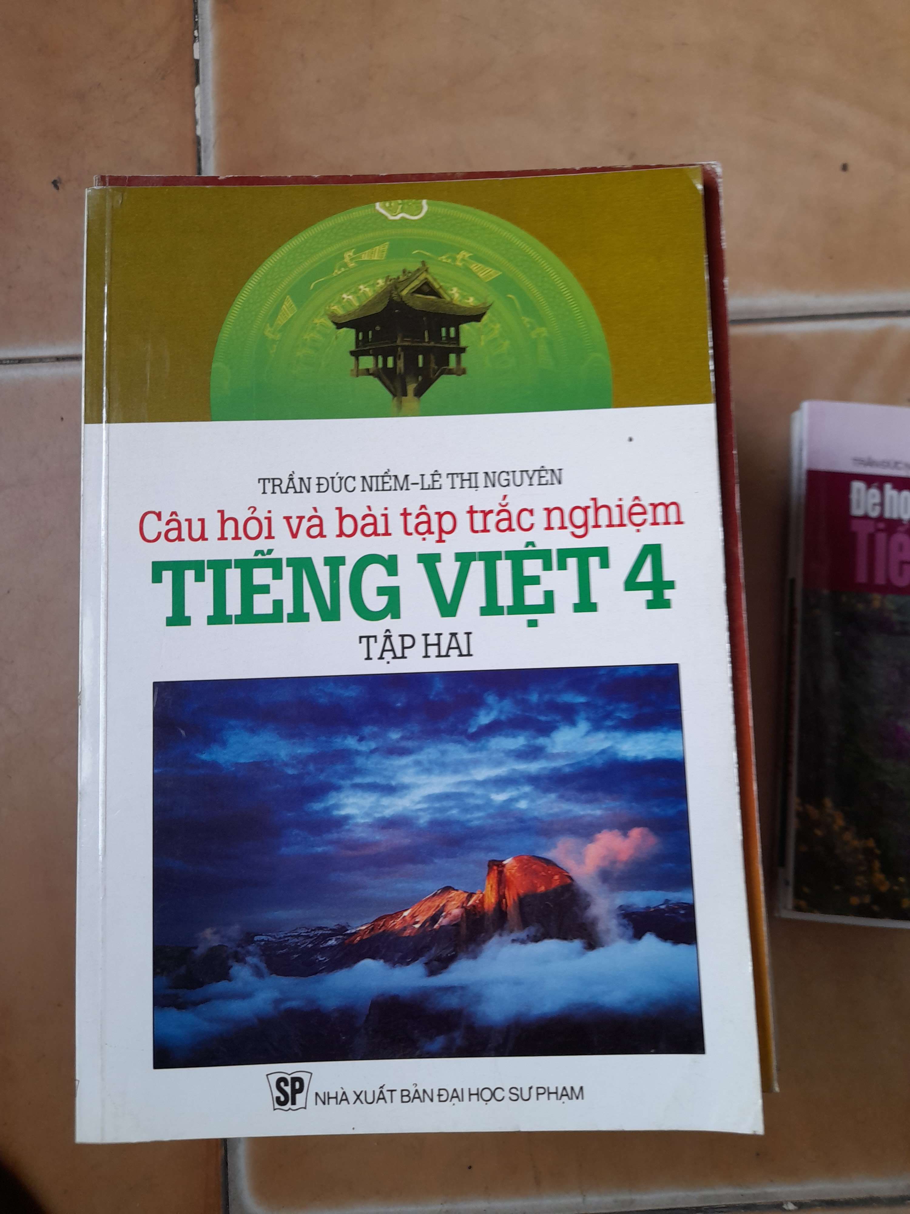 Câu Hỏi Và Bài Tập Trắc Nghiệm Tiếng Việt 4 (Tập 2) - Trần Đức Niềm, Lê Thị Nguyên 2009 (Tham khảo - luyện thi) VAVO1304-AK3ST1