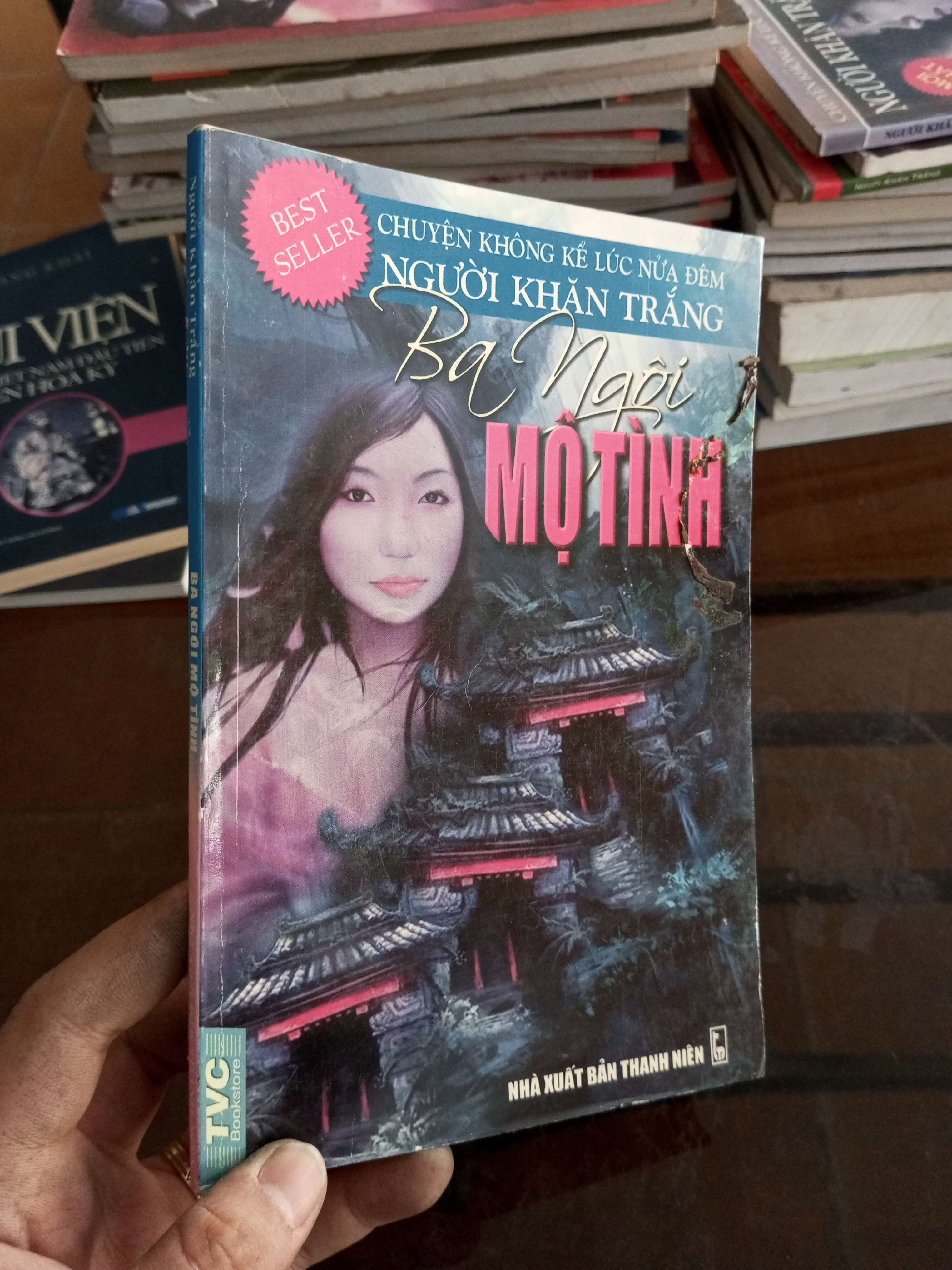 Ba ngôi mộ tình - Người Khăn Trắng 2011 (Truyện kinh dị) VAVO1304-A0