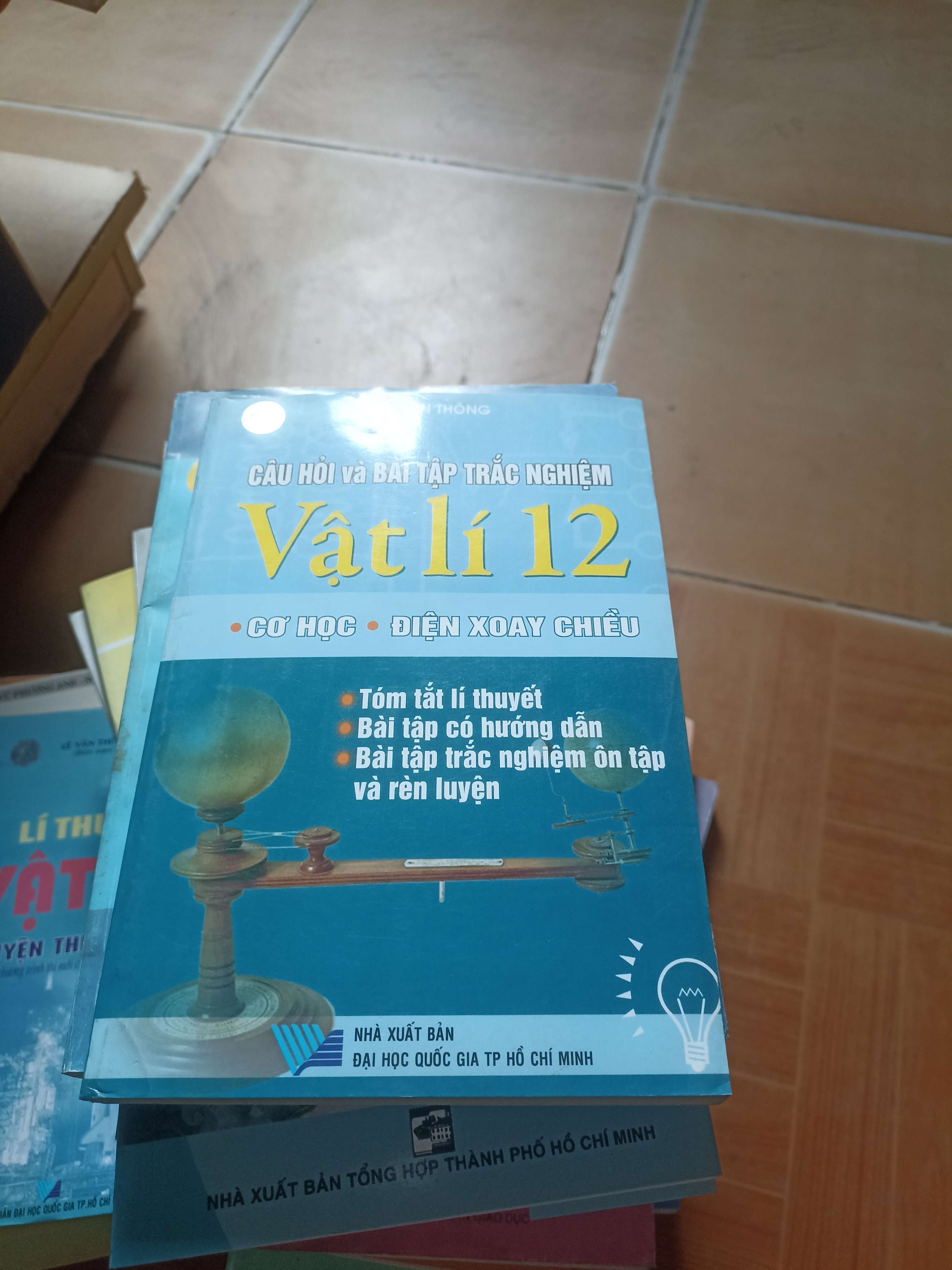 Câu hỏi và bài tập trắc nghiệm vật lí 12 2007 (Tham khảo - luyện thi) VAVO1304-AK3ST3