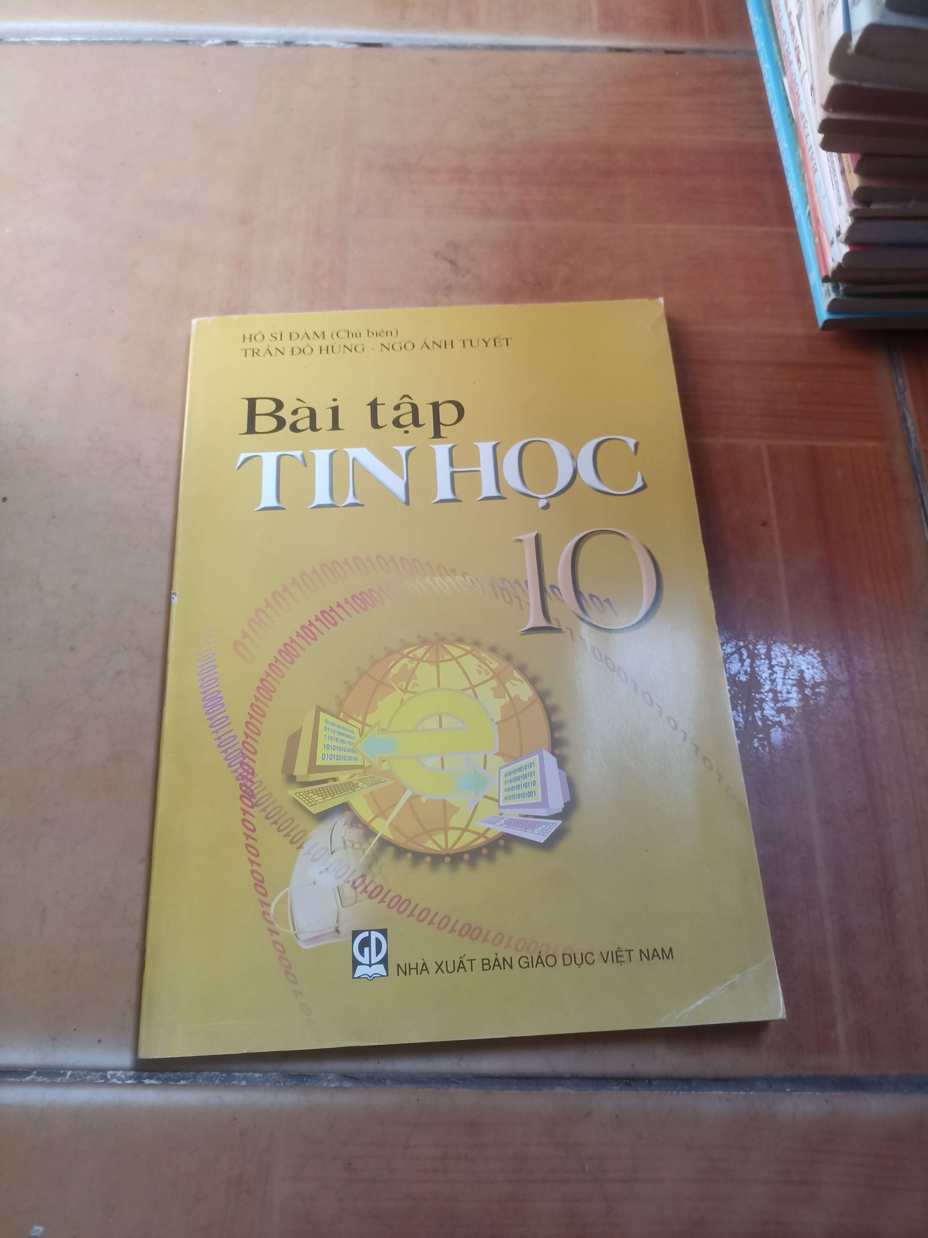 Bài tập tin học 10 - Sĩ Đam 2014 (Giáo khoa) VAVO1304-AK3ST4