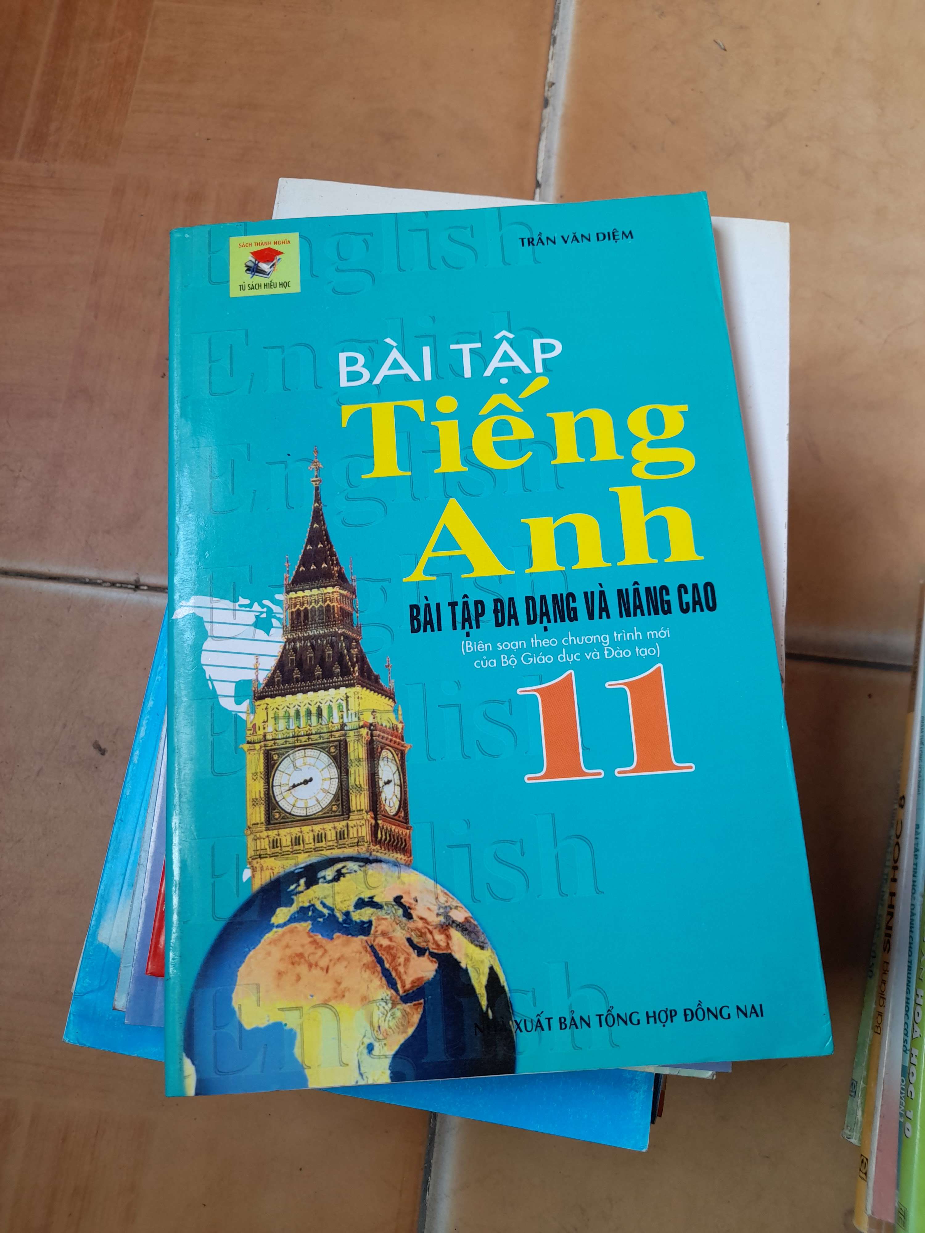 Bài Tập Tiếng Anh 11 Bài Tập Đa Dạng Và Nâng Cao (Biên Soạn Theo Chương Trình Mới Của Bộ Giáo Dục Và Đào Tạo) - Trần Văn Diệm 2008 (Tham khảo - luyện thi) VAVO1304-AK3T4