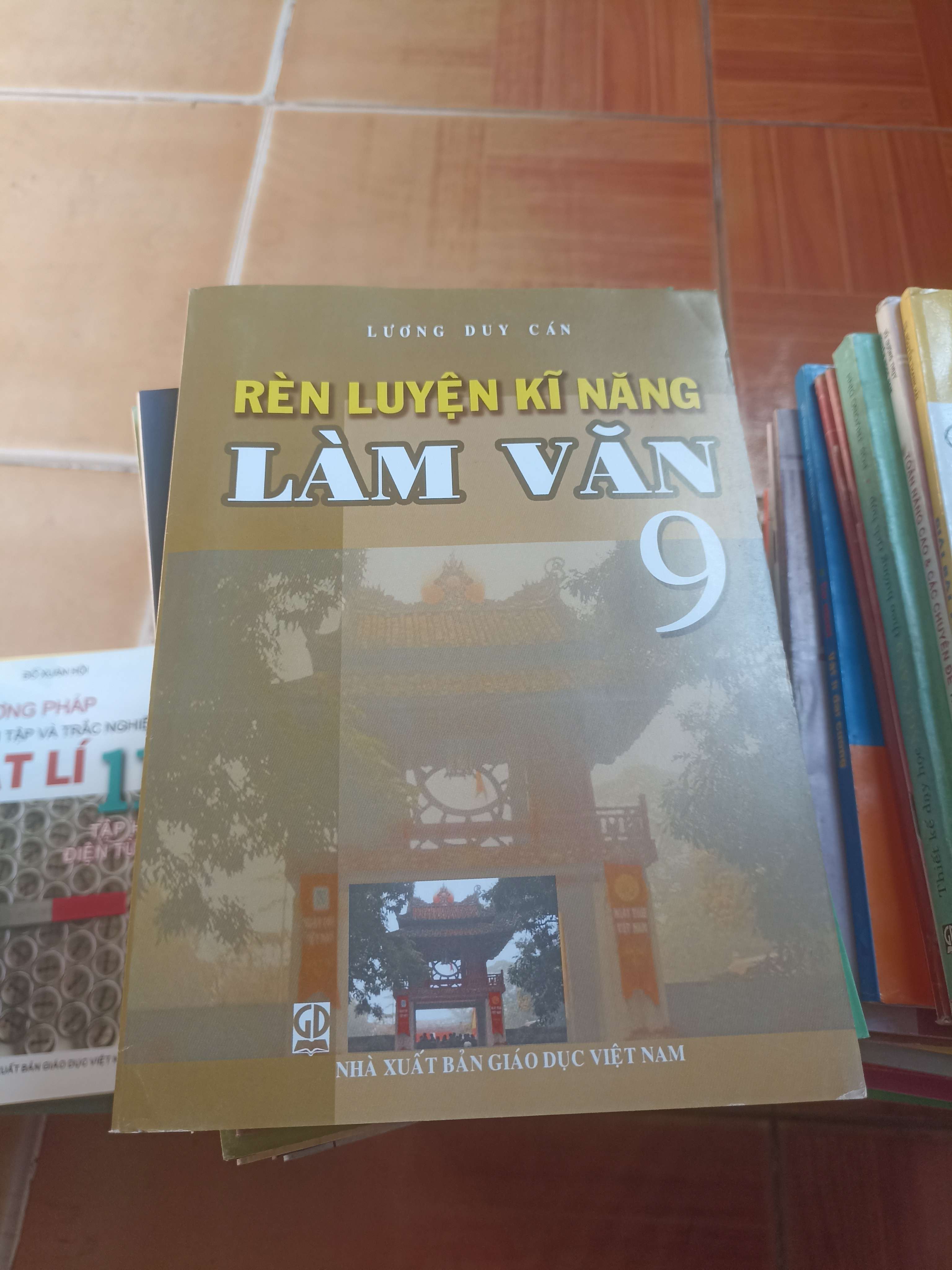 Rèn luyện kỹ năng làm văn 9 - Duy Cần 2012 (Giáo khoa) VAVO1304-AK3ST4