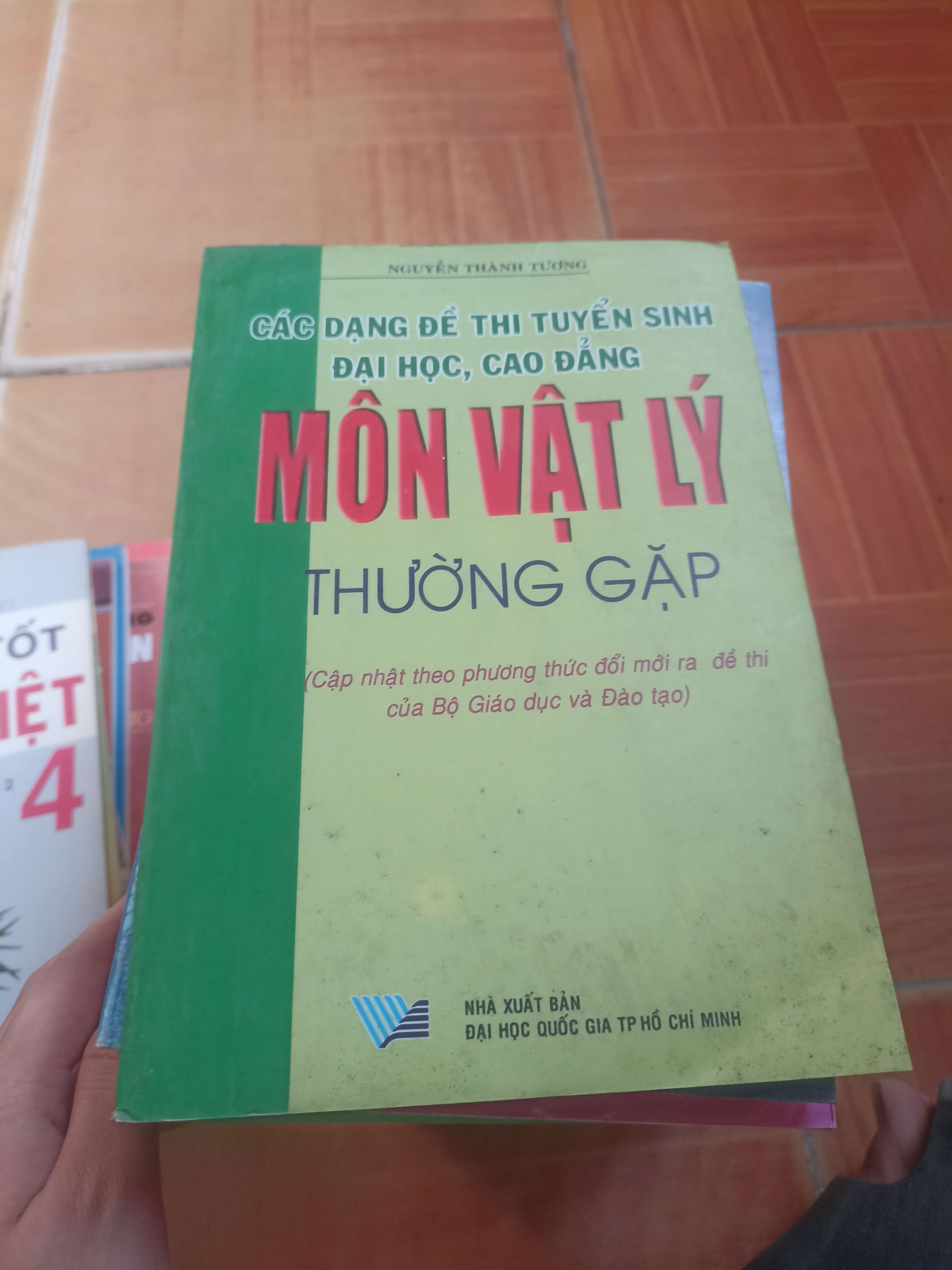 Các dạng đề thi tuyển sinh đại học cao đẳng môn vật lý thường gặp - Thành Tương 2006 (Tham khảo - luyện thi) VAVO1304-AK3ST4