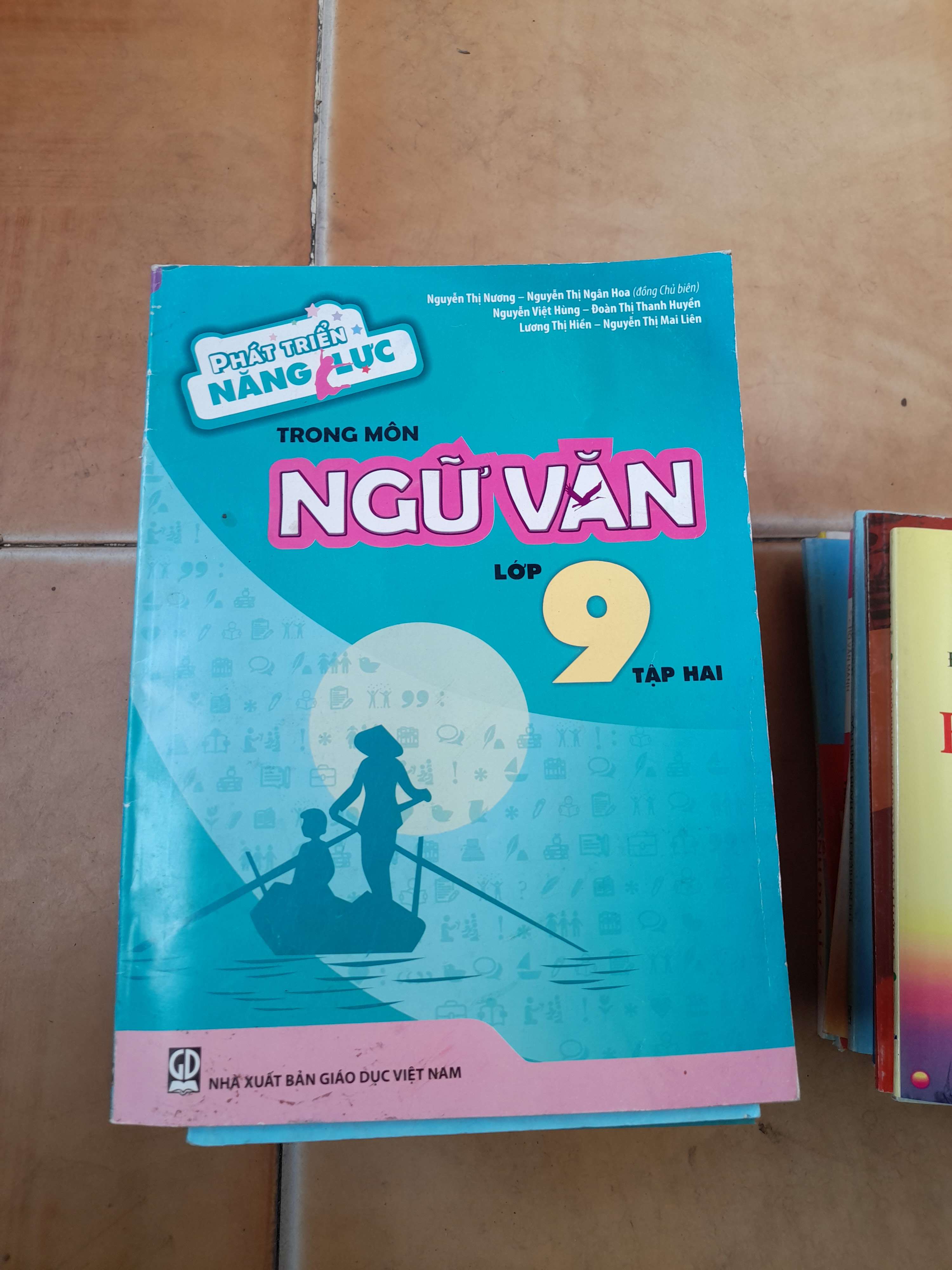 Phát Triển Năng Lực Trong Môn Ngữ Văn Lớp 9 (Tập Hai) - Nguyễn Thị Nương, Nguyễn Thị Ngân Hoa, Nguyễn Việt Hùng, Đoàn Thị Thanh Huyền, Lương Thị Hiền, Nguyễn Thị Mai Liên 2019 (Tham khảo - luyện thi) VAVO1304-AK3T4