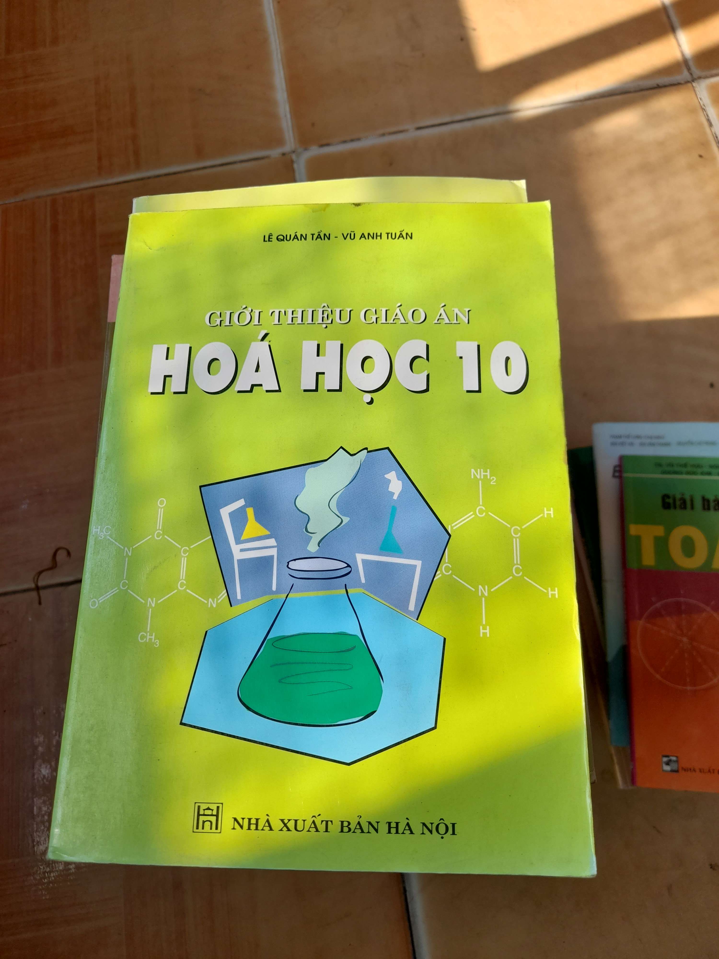 Giới Thiệu Giáo Án Hóa Học 10 - Lê Quán Tần, Vũ Anh Tuấn 2006 (Tham khảo - luyện thi) VAVO1304-AK3T4