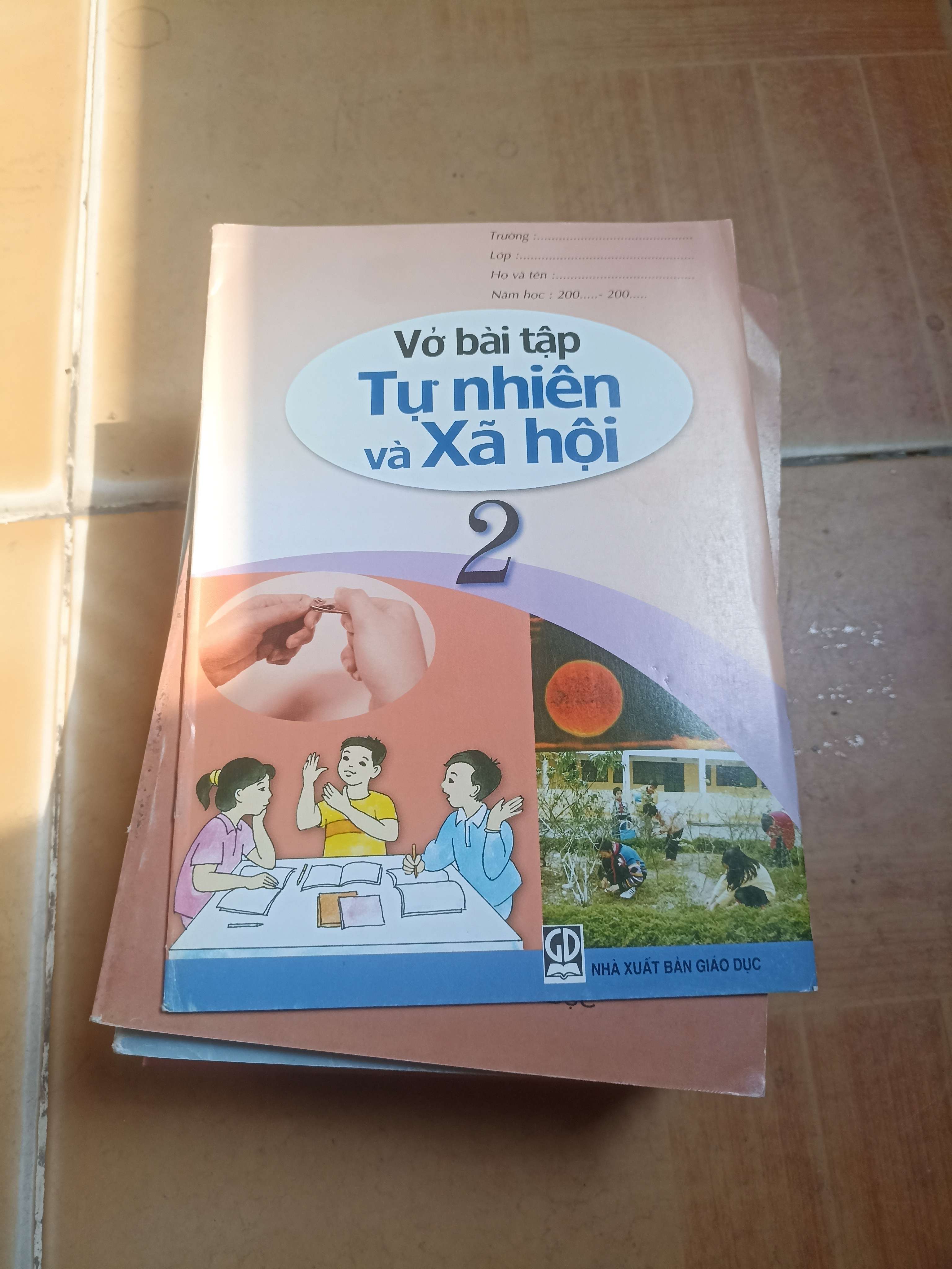 Vở Bài Tập Tự Nhiên Và Xã Hội 2 2007 (Giáo khoa) VAVO1304-AK3ST2