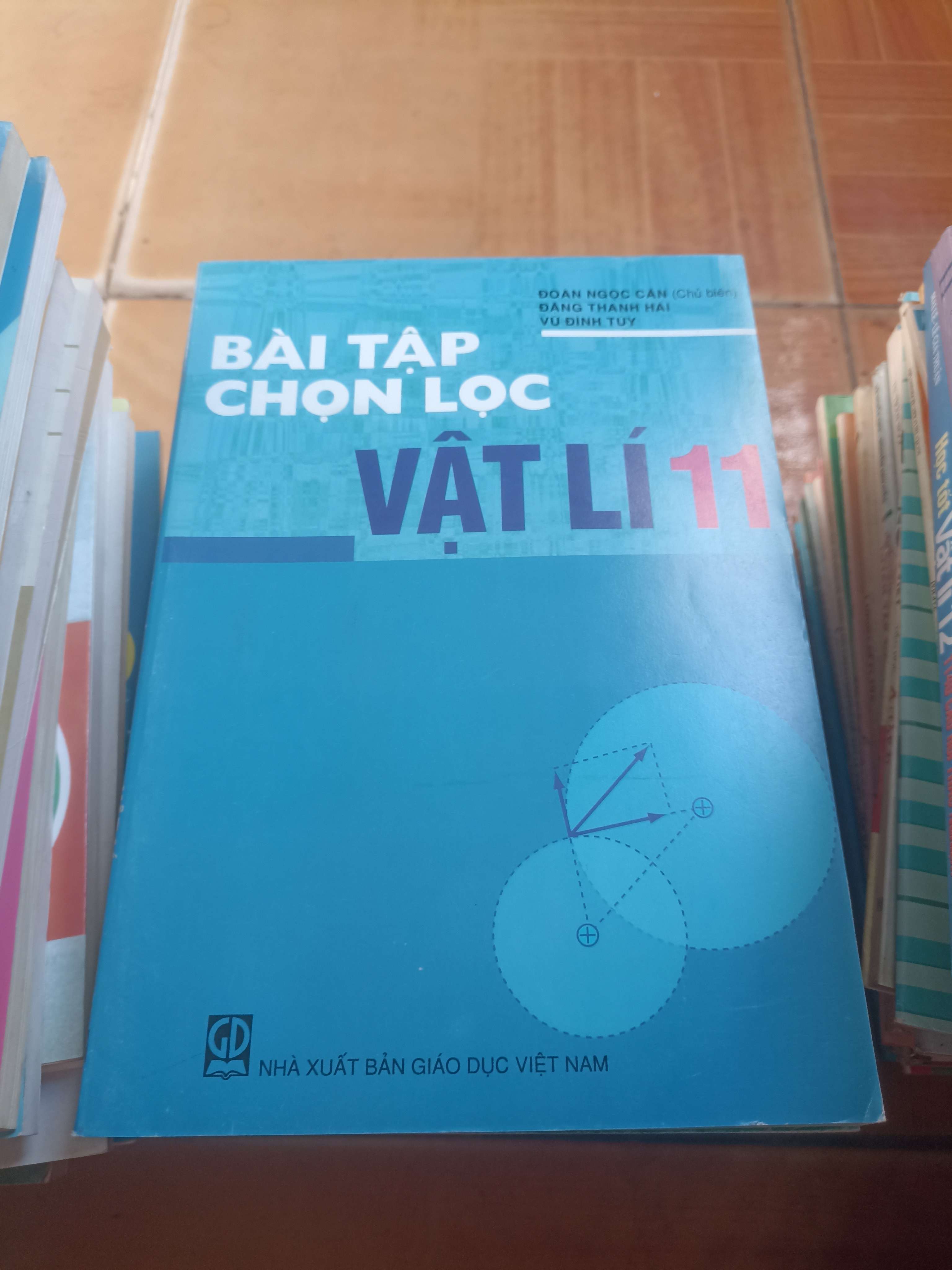 Bài tập chọn lọc vật lí 11 - Ngọc Cần 2014 (Giáo khoa) VAVO1304-AK3ST4