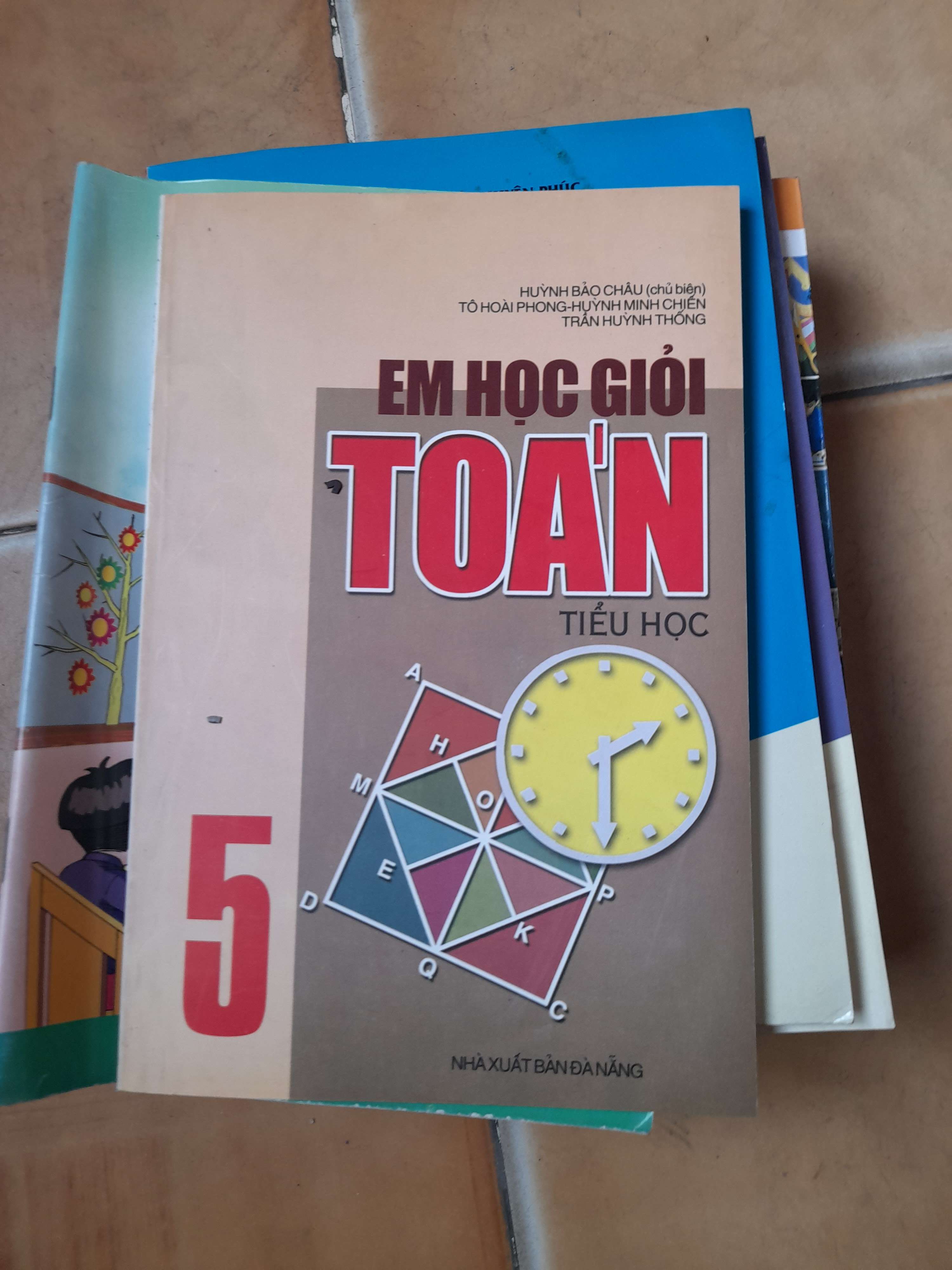 Em học giỏi Toán tiểu học 5 - Huỳnh Bảo Châu, Tô Hoài Phong, Huỳnh Minh Chiến, Trần Huỳnh Thống 2006 (Tham khảo - luyện thi) VAVO1304-AK3ST1