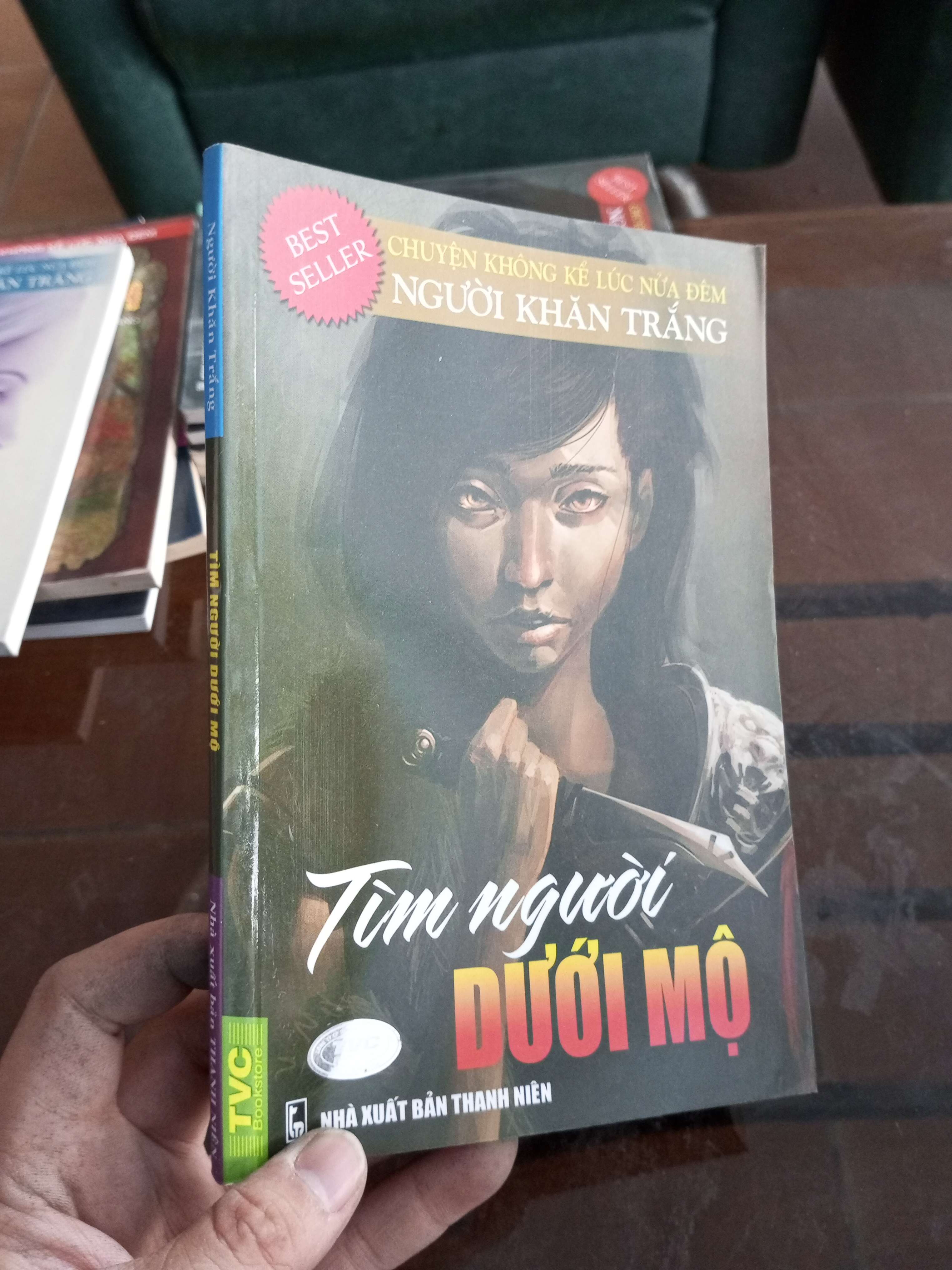 Tìm người dưới mộ - Người Khăn Trắng (Truyện kinh dị) VAVO1304-A0