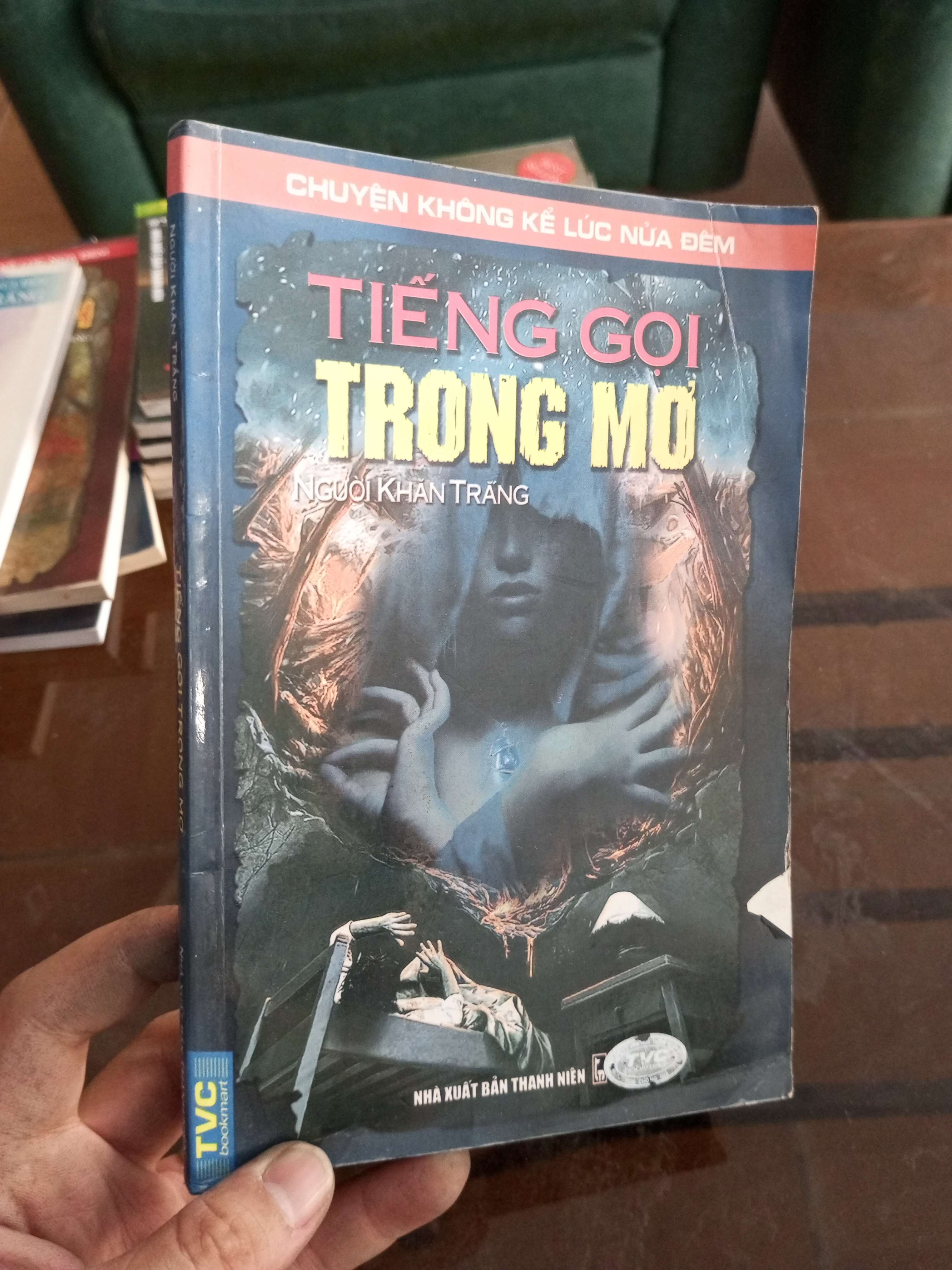 Tiếng gọi trong mơ - Người Khăn Trắng (Truyện kinh dị) VAVO1304-A0