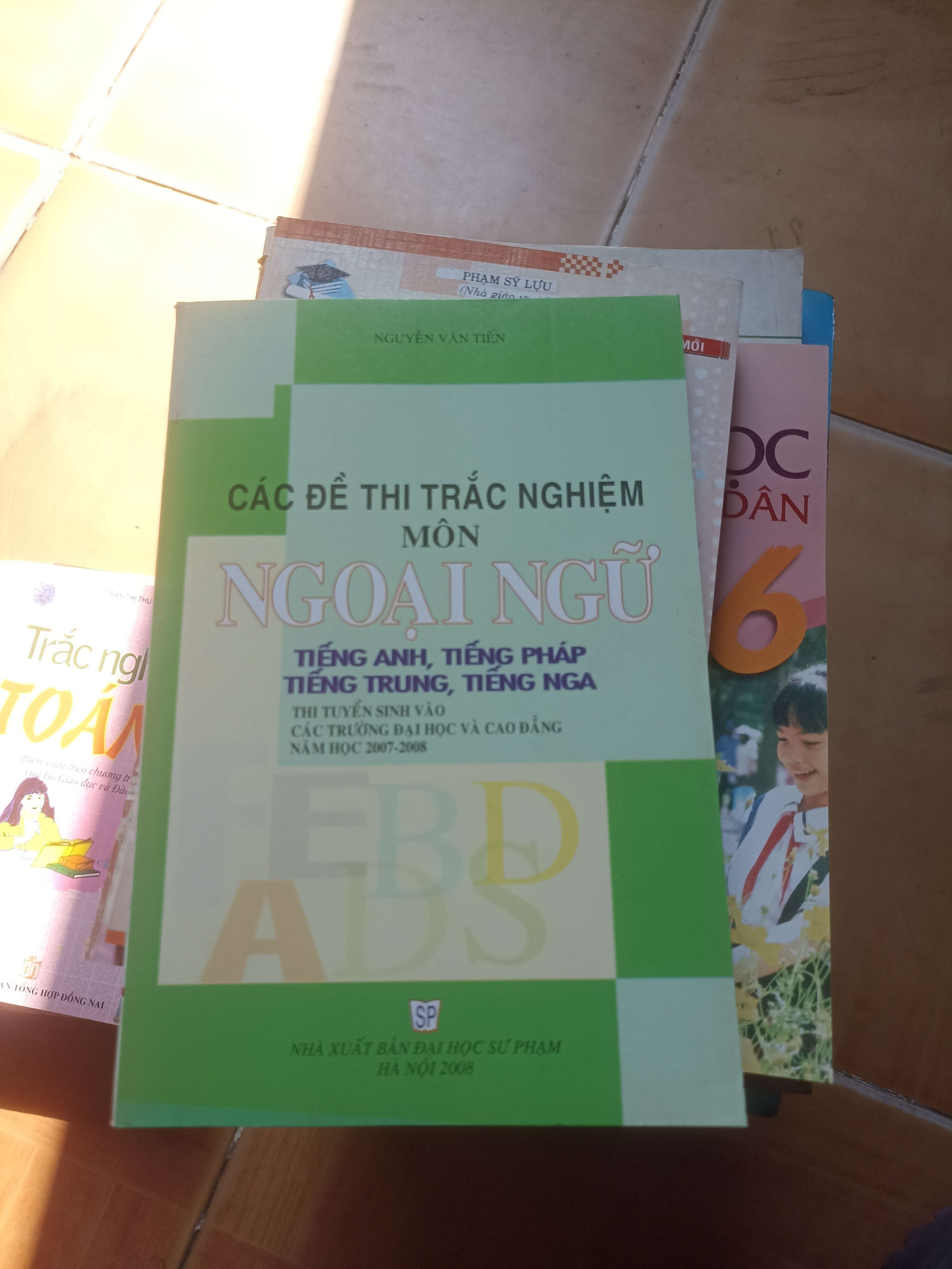 Các Đề Thi Trắc Nghiệm Môn Ngoại Ngữ – Nguyễn Văn Tiến 2008 (Sách tự học tiếng Anh) VAVO1304-AK3ST2