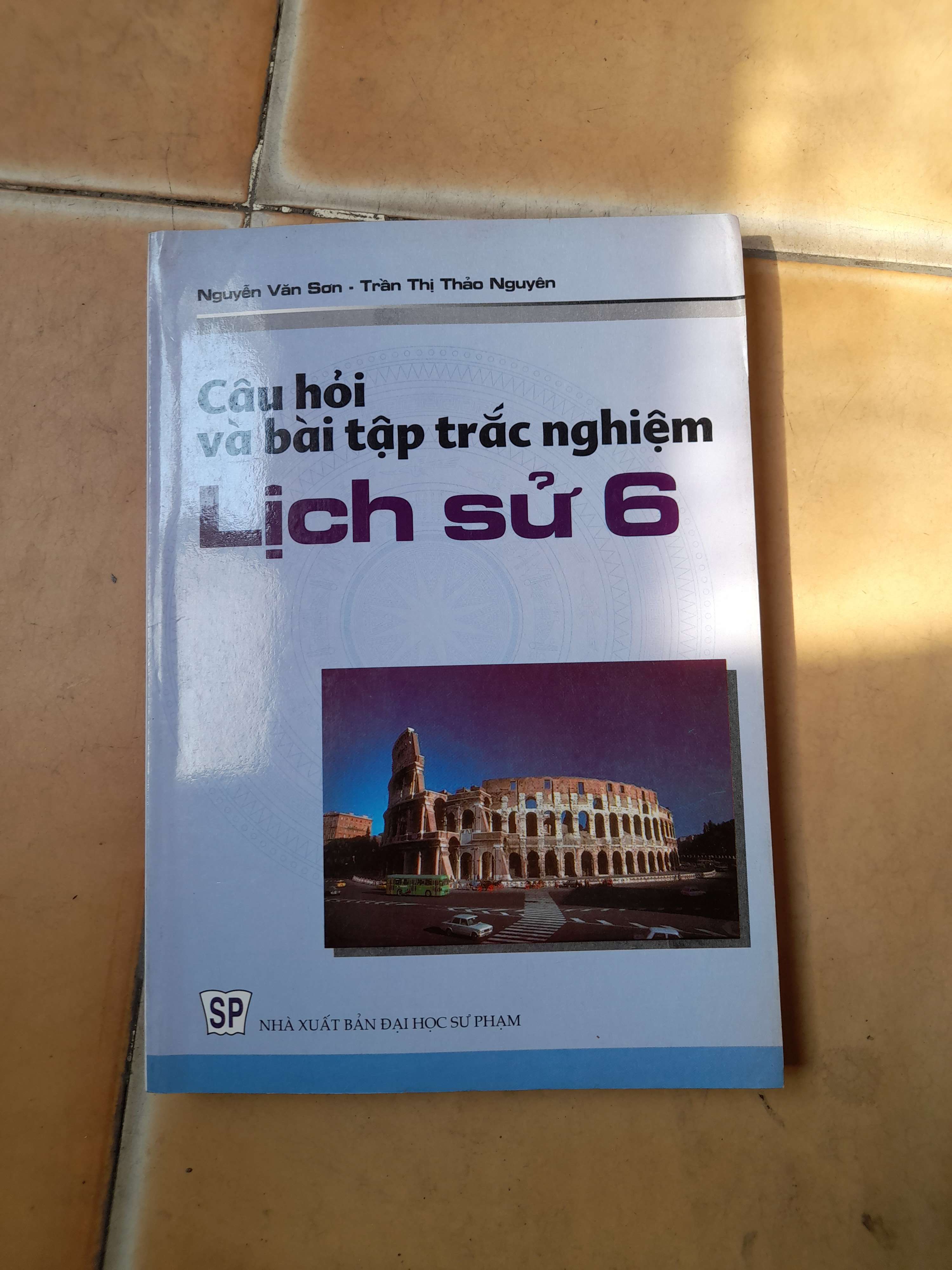 Câu Hỏi Và Bài Tập Trắc Nghiệm Lịch Sử 6 - Nguyễn Văn Sơn, Trần Thị Thảo Nguyên 2004 (Tham khảo - luyện thi) VAVO1304-AK3T3