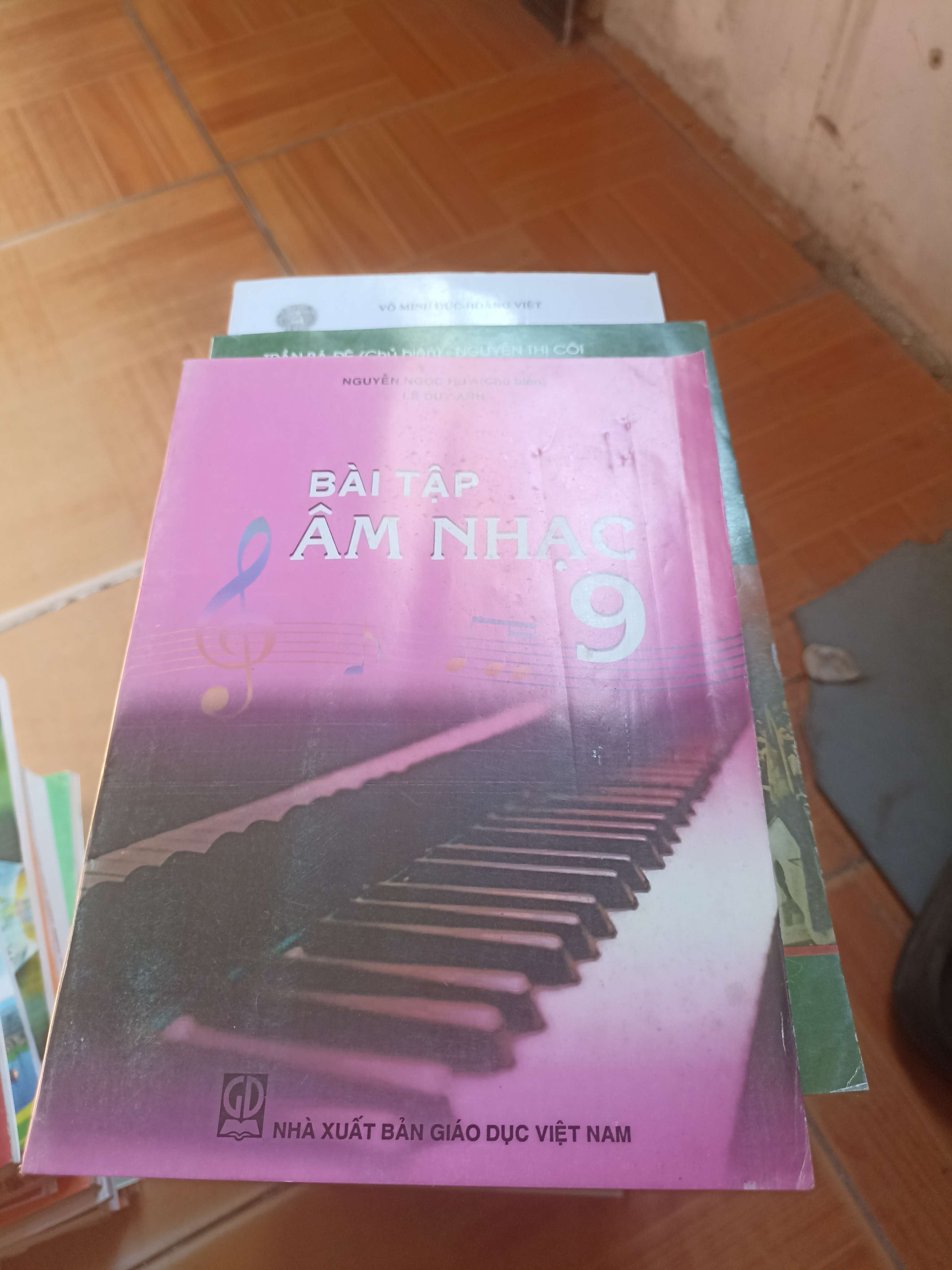 Bài tập âm nhạc 9 2019 (Giáo khoa) VAVO1304-AK3ST3
