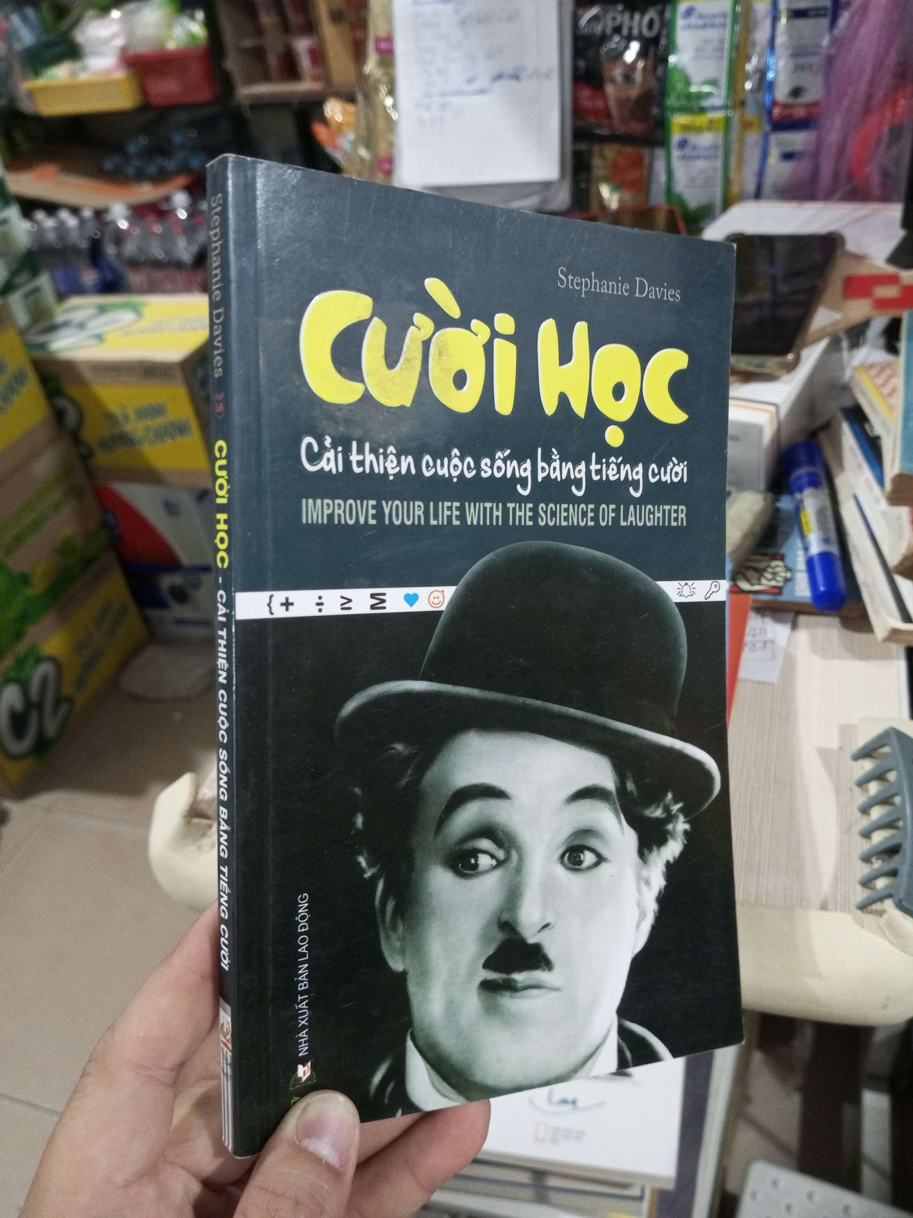 Cười Học: Cải Thiện Cuộc Sống Bằng Tiếng Cười - Stephanie Davies 2016 mới 90% (Sách văn học) HCM1304 (NSX)