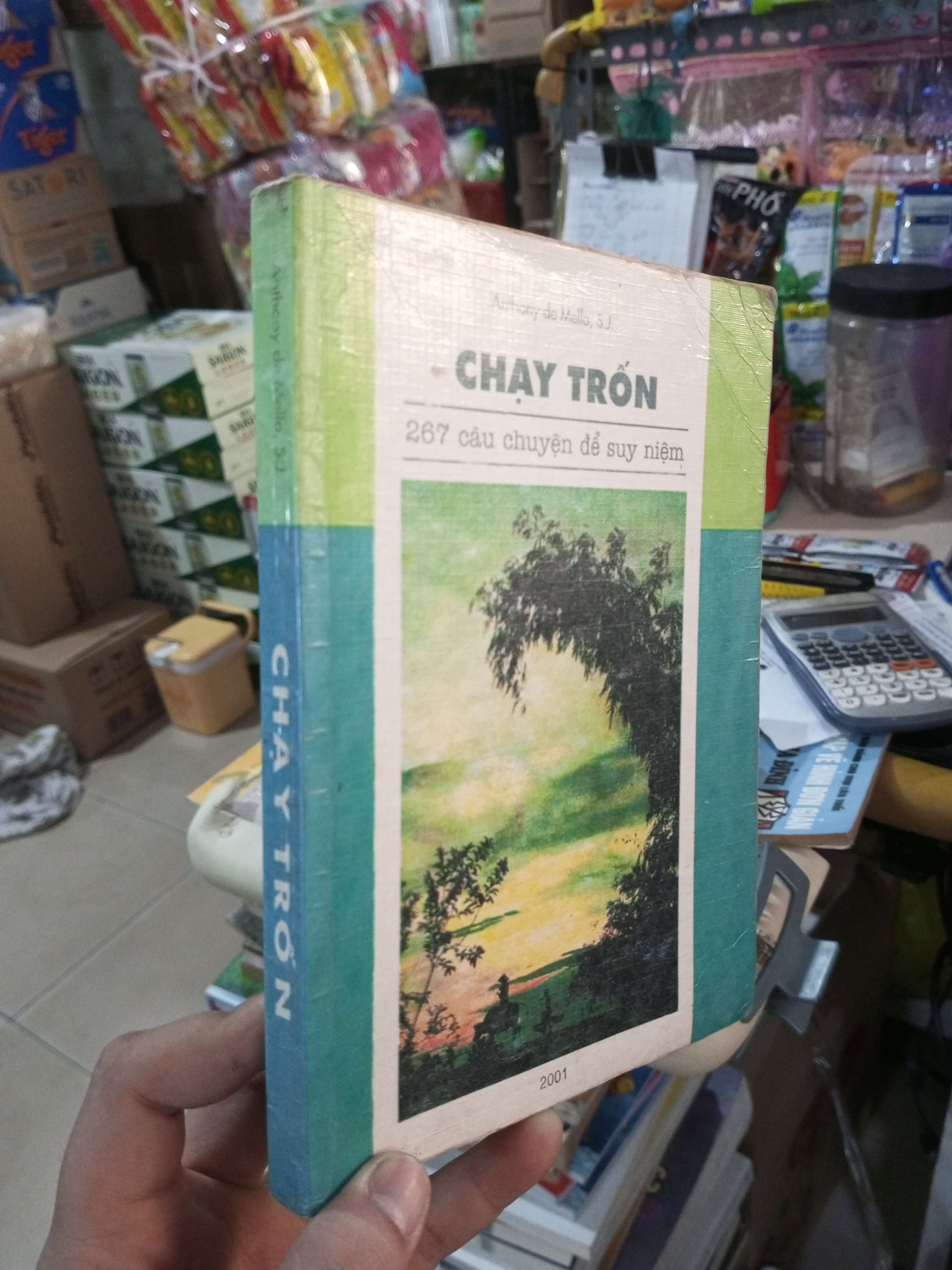 Chạy Trốn (267 Câu Chuyện Để Suy Niệm) - Anthony De Mello có chữ ký mới 80% ố (Sách văn học) HCM1304 (NSX)