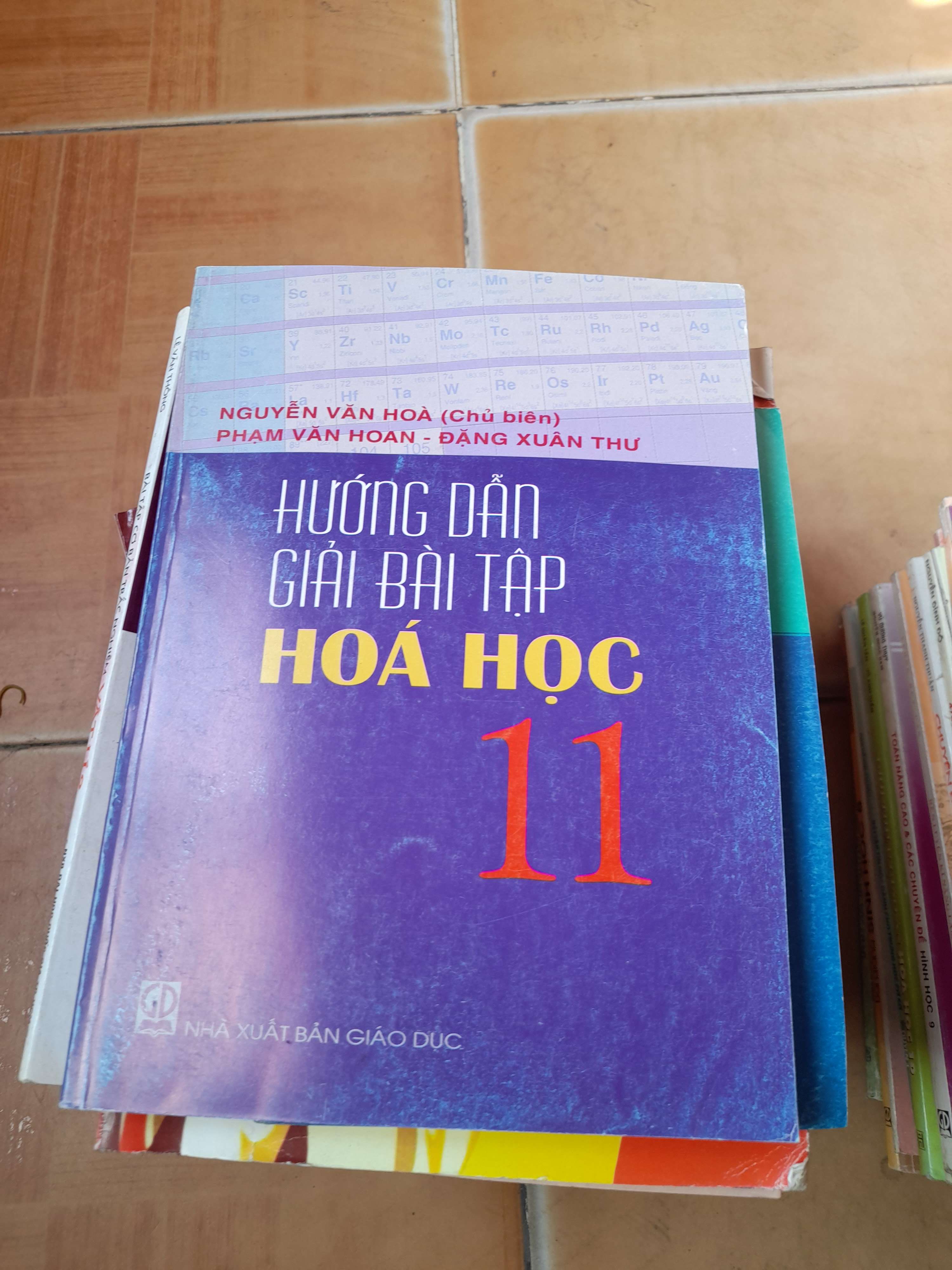 Hướng Dẫn Giải Bài Tập Hóa Học 11 - Nguyễn Văn Hòa, Phạm Văn Hoan, Đặng Xuân Thư 2007 (Tham khảo - luyện thi) VAVO1304-AK3T4