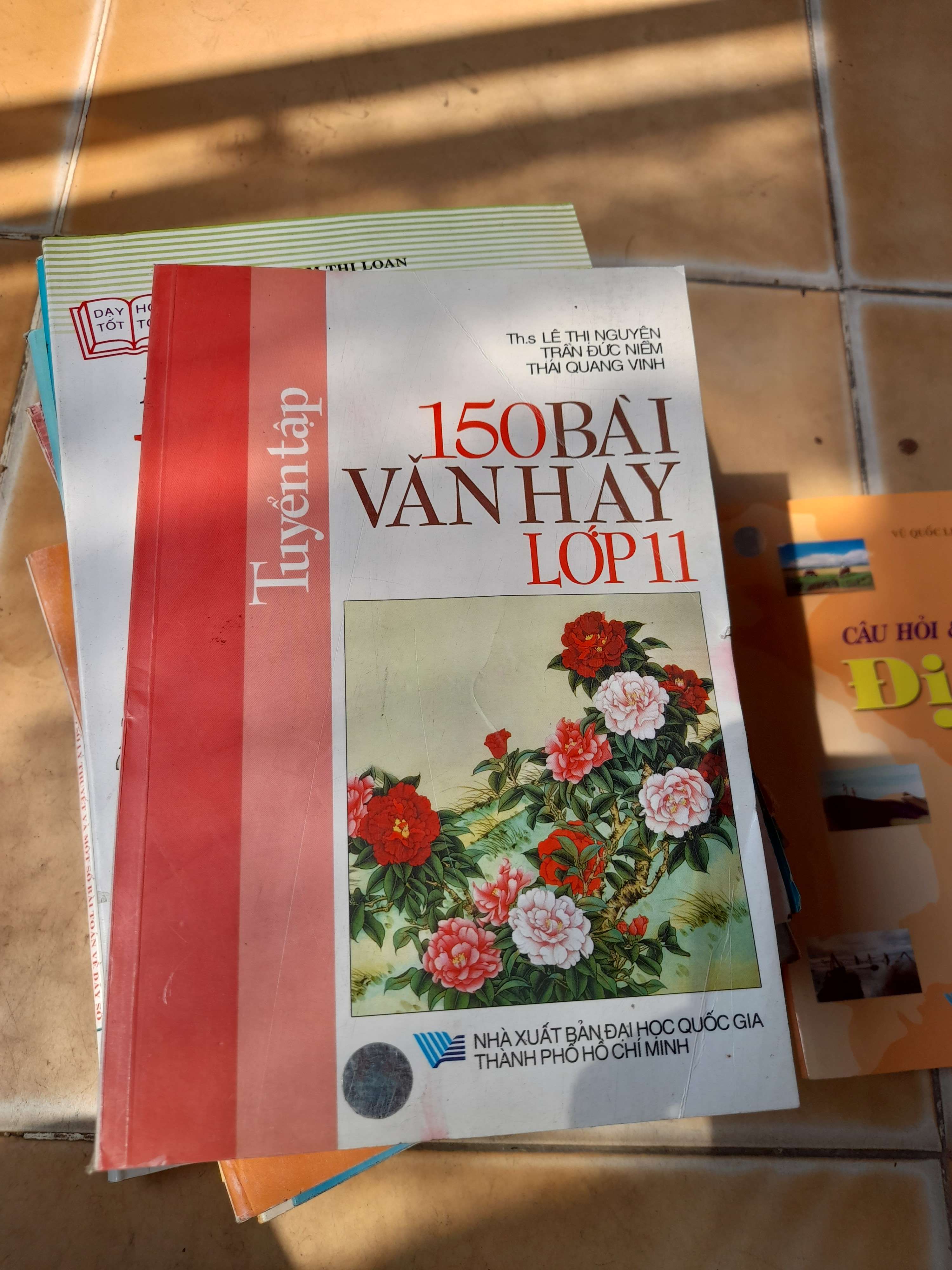 Tuyển Tập 150 Bài Văn Hay Lớp 11 - Lê Thị Nguyên, Trần Đức Niệm, Thái Quang Vinh 2008 (Tham khảo - luyện thi) VAVO1304-AK3T3