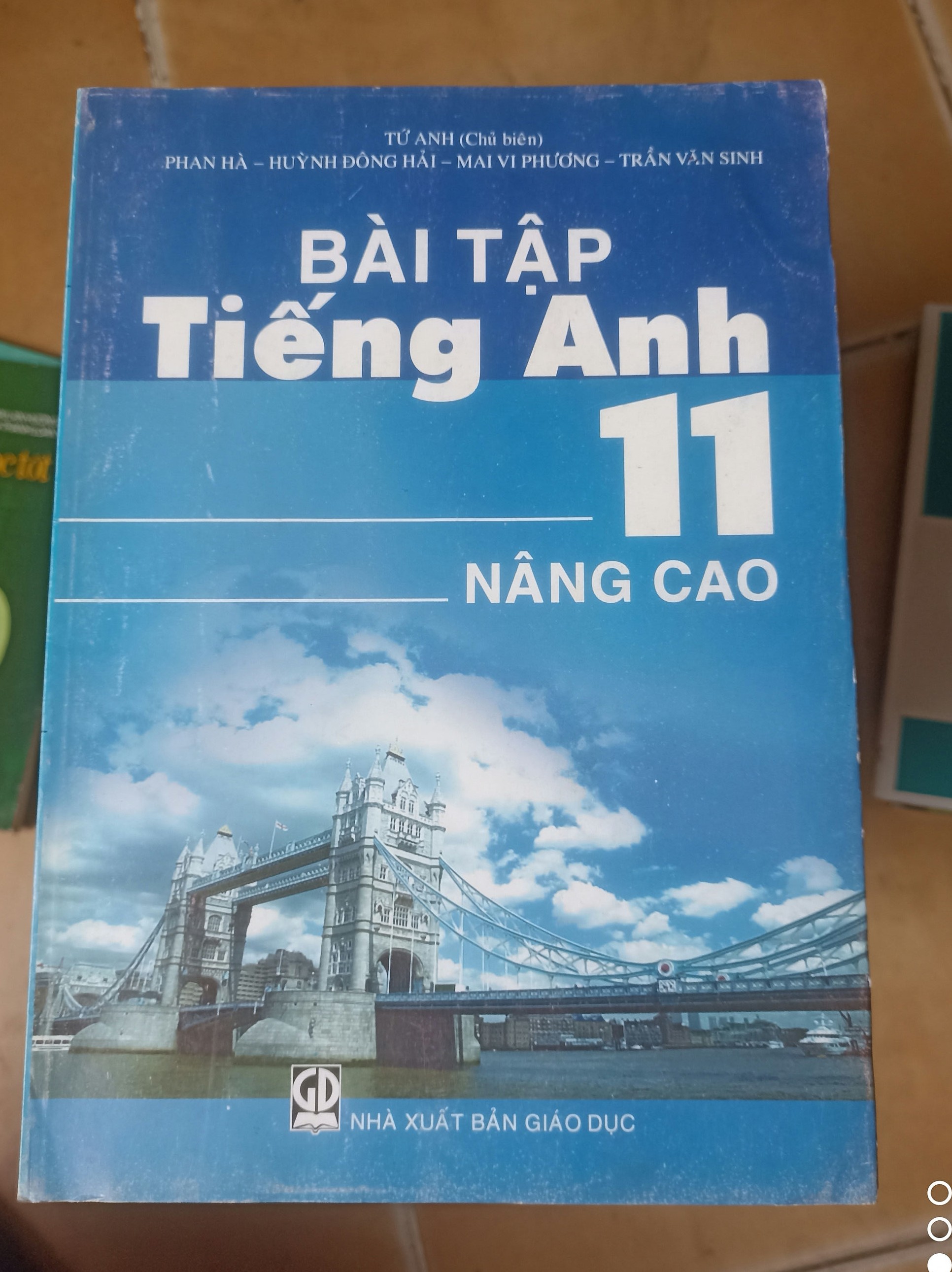 Bài Tập Tiếng Anh 11 (Nâng Cao) - Tứ Anh, Phan Hà, Huỳnh Đông Hải, Mai Vi Phương, Trần Văn Sinh 2006 (Sách tự học tiếng Anh) VAVO1304-AK3T2
