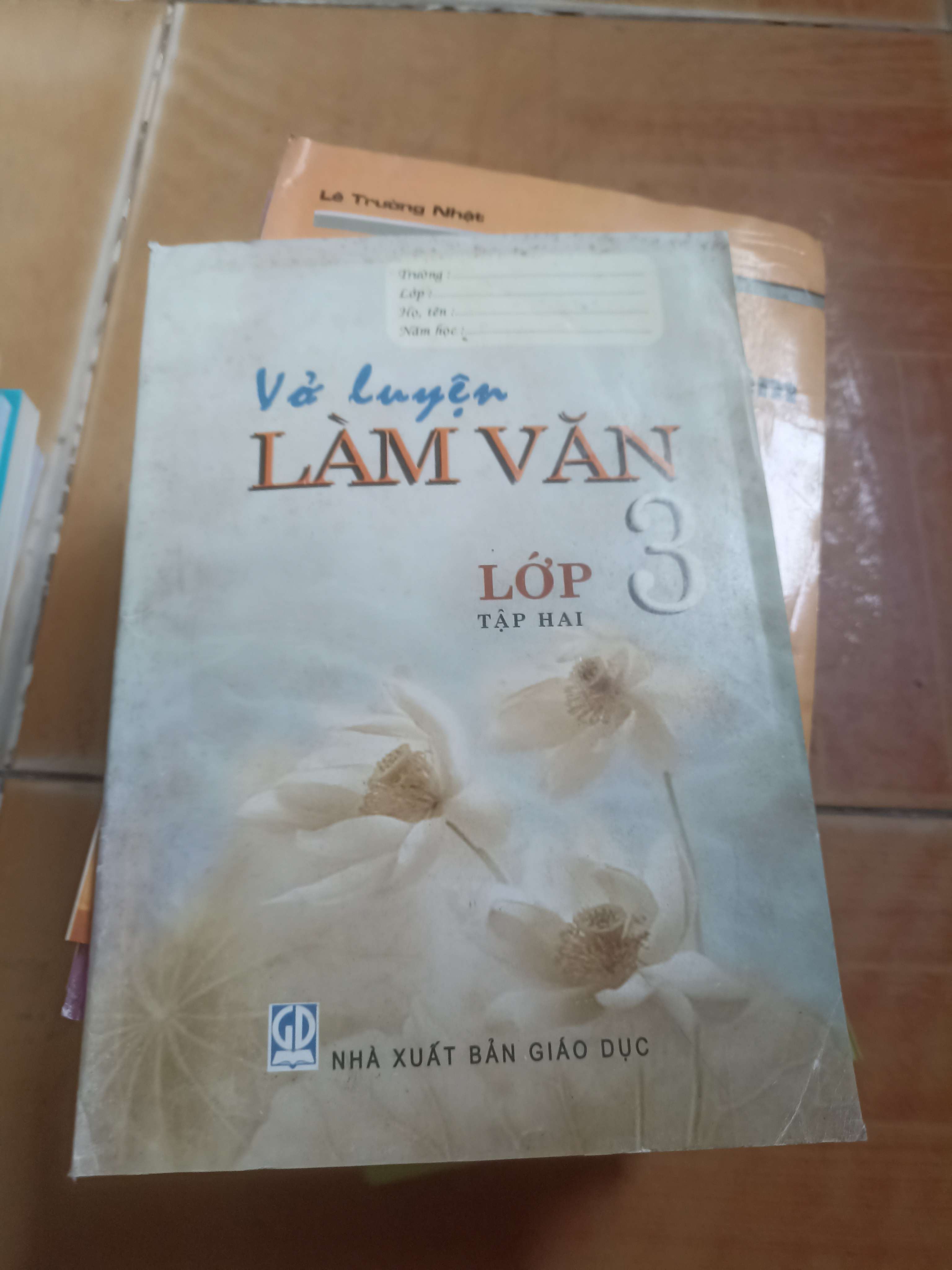 Vở luyện làm văn lớp 3 tập hai 2006 (Giáo khoa) VAVO1304-AK4T1