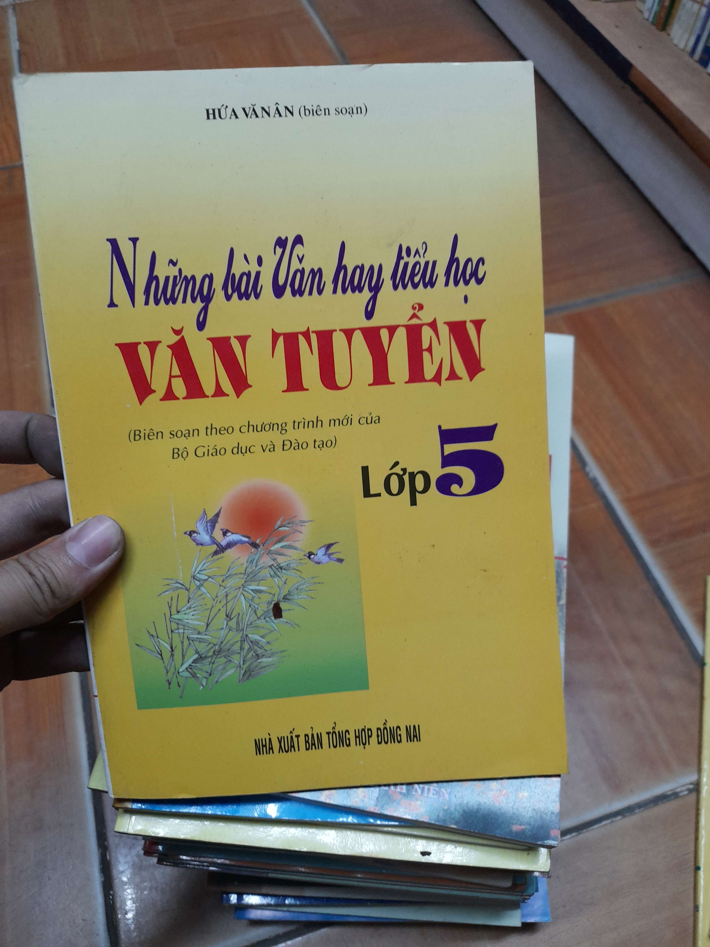Những Bài Văn Hay Tiểu Học Văn Tuyển Lớp 5 – Hứa Văn Ân 2005 (Tham khảo - luyện thi) VAVO1304-AK3ST1