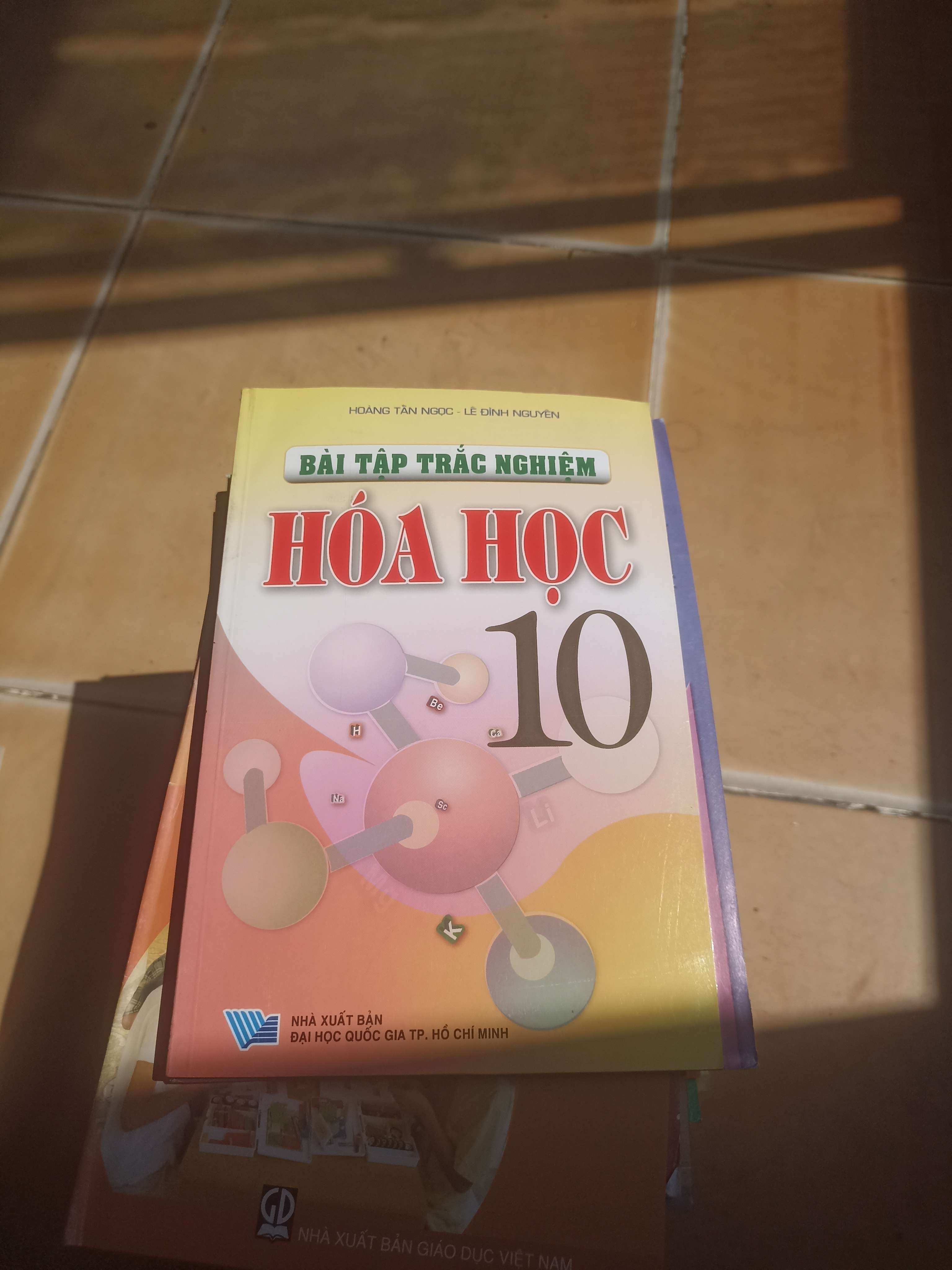 Bài Tập Trắc Nghiệm Hóa Học 10 – Hoàng Tân Ngọc, Lê Đình Nguyên 2007 (Tham khảo - luyện thi) VAVO1304-AK3ST2