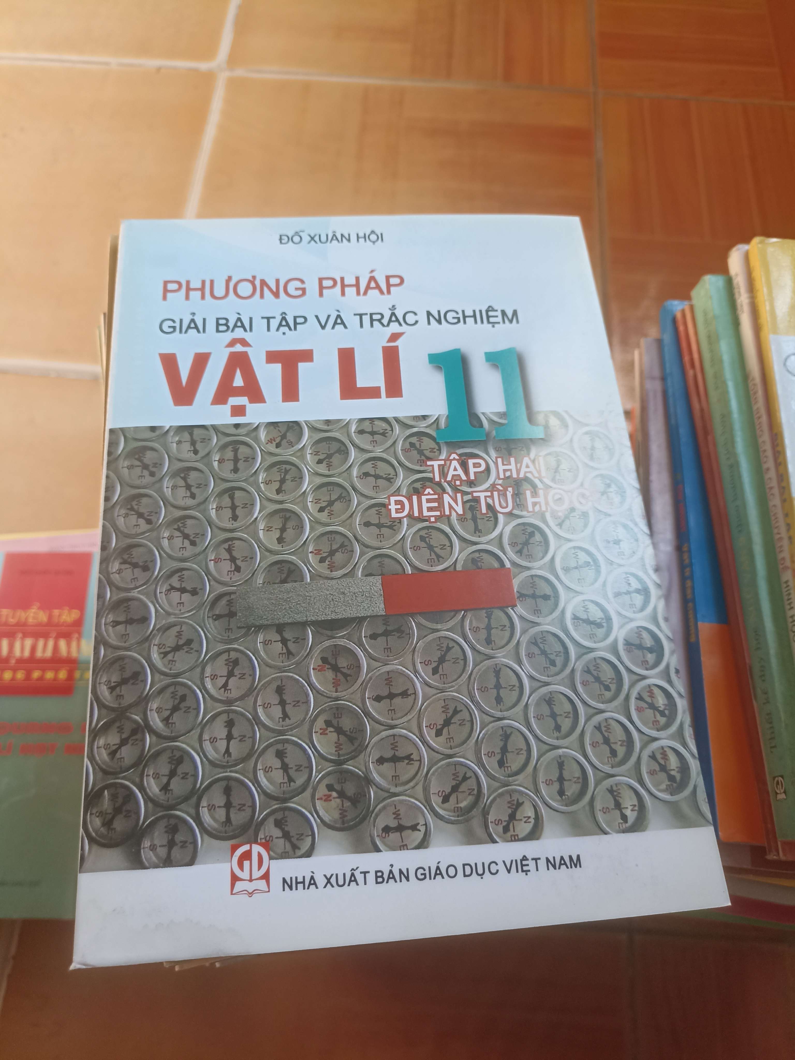 Phương pháp giải bài tập và trắc nghiệm vật lí 11 tập hai - Xuân Hội 2013 (Giáo khoa) VAVO1304-AK3ST4