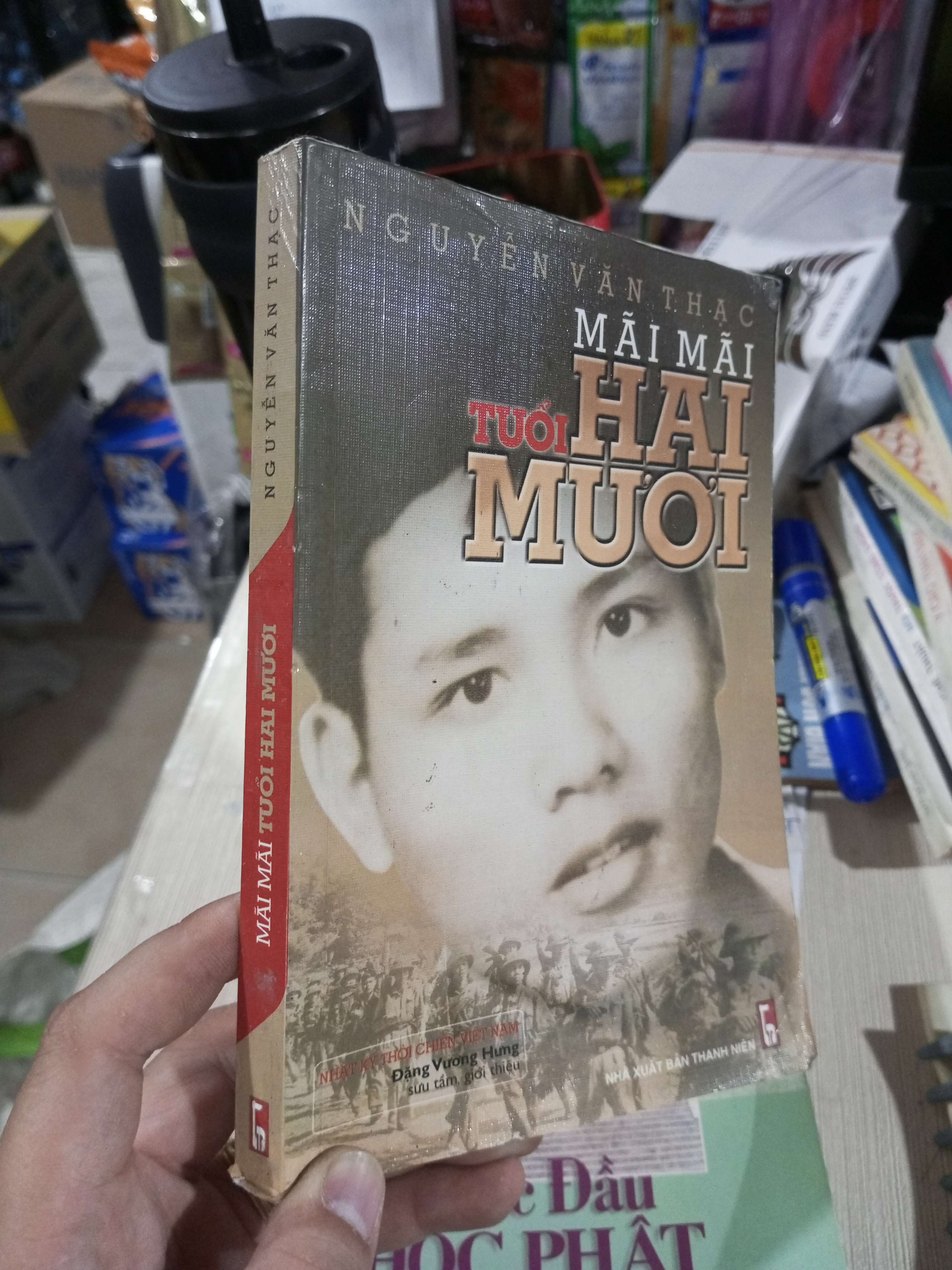 Mãi Mãi Tuổi Hai Mươi - Nguyễn Văn Thạc 2005 mới 80% ố (Sách văn học) HCM1304 (NSX)