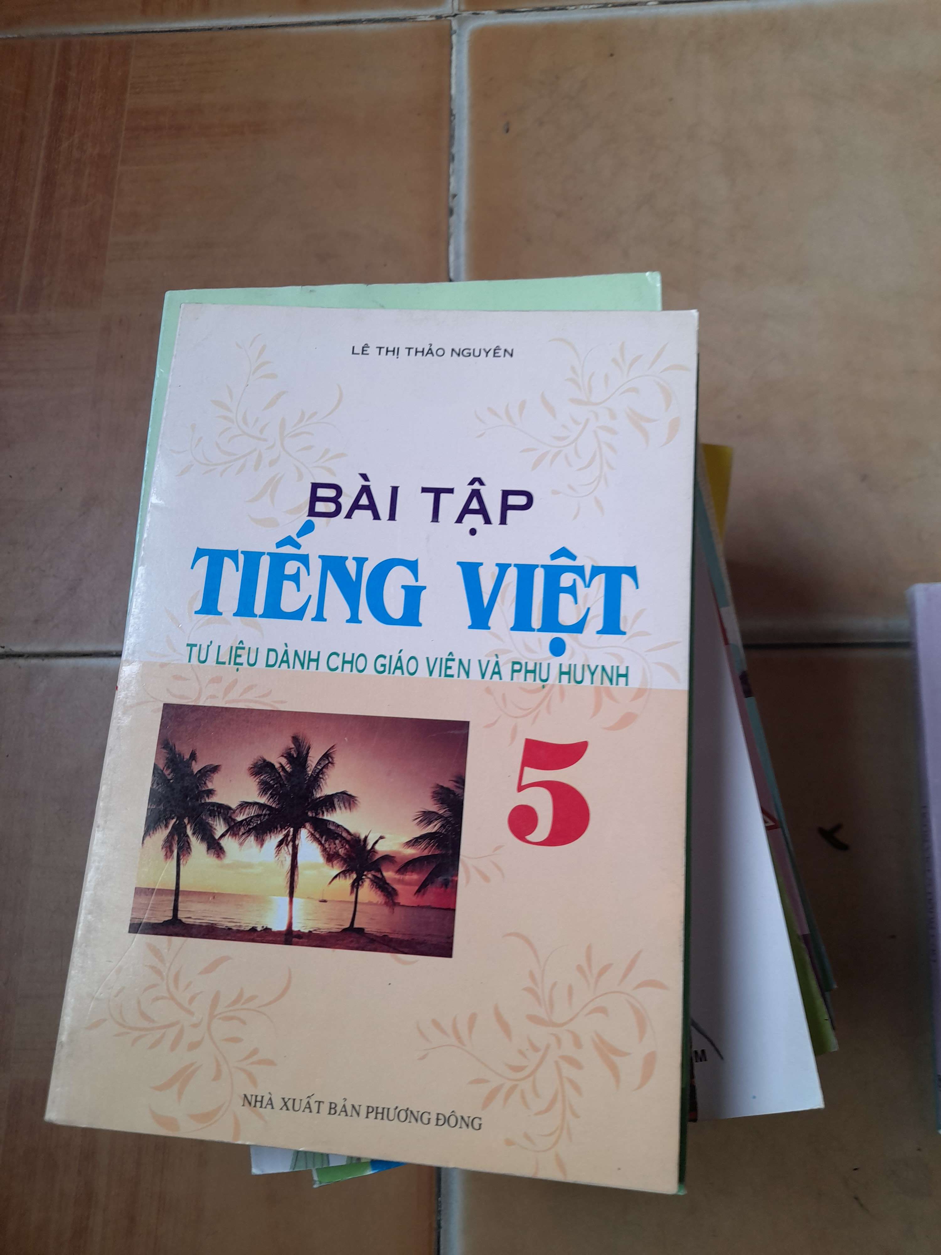 Bài Tập Tiếng Việt Tư Liệu Dành Cho Giáo Viên Và Phụ Huynh 5 - Lê Thị Thảo Nguyên 2006 (Tham khảo - luyện thi) VAVO1304-AK3ST1
