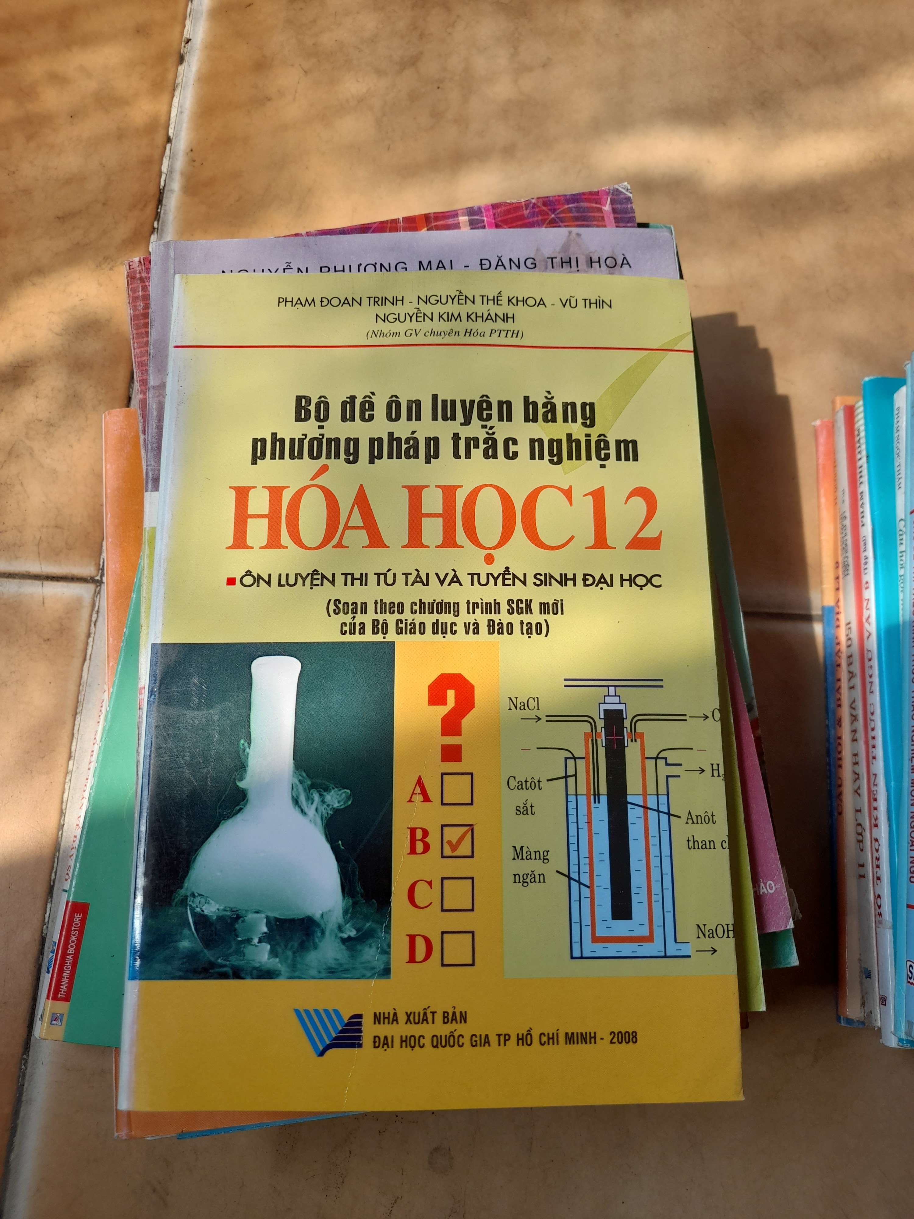 Bộ Đề Ôn Luyện Bằng Phương Pháp Trắc Nghiệm Hóa Học 12 - Phạm Đoan Trinh, Nguyễn Thế Khoa, Vũ Thìn, Nguyễn Kim Khánh 2008 (Tham khảo - luyện thi) VAVO1304-AK3T3
